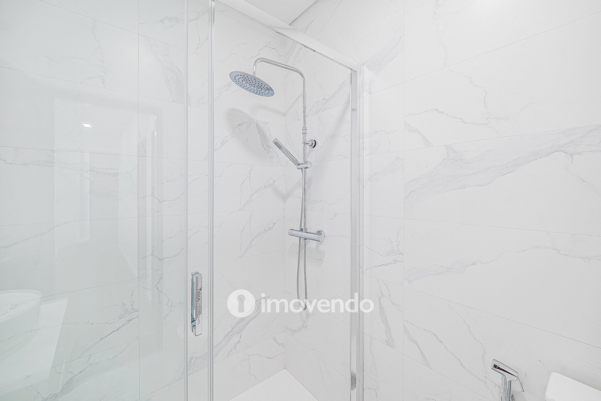 Apartamento T2 remodelado, com cozinha equipada, na Reboleira