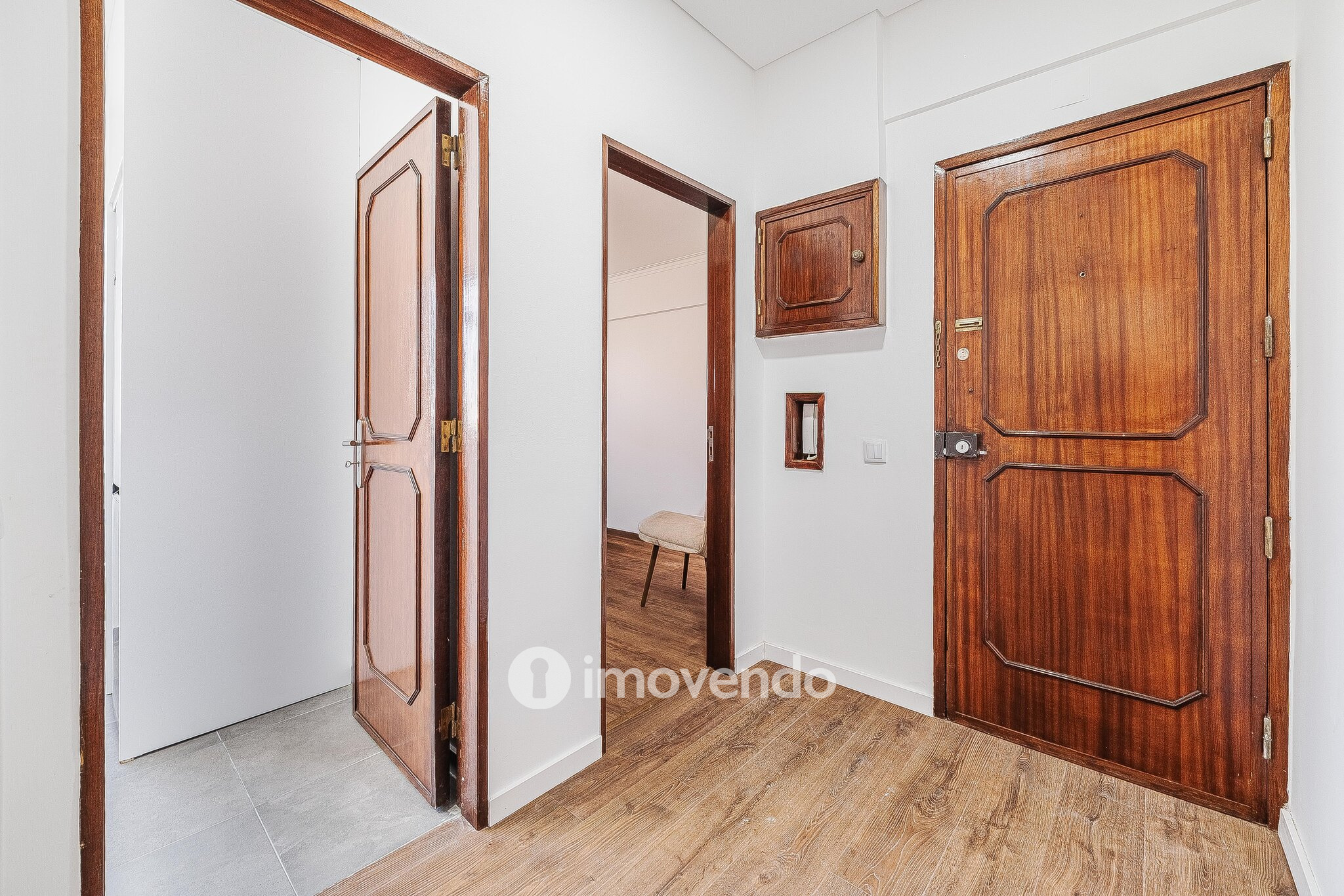 Apartamento T2 remodelado, com cozinha equipada, na Reboleira