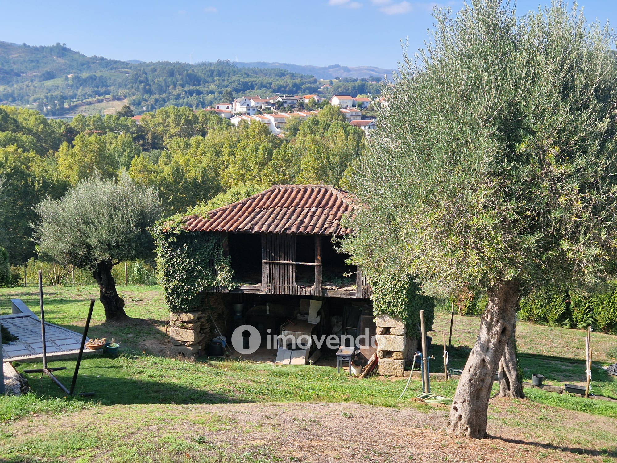 Moradia T3 única, mobilada e equipada, em Cabeceiras de Basto