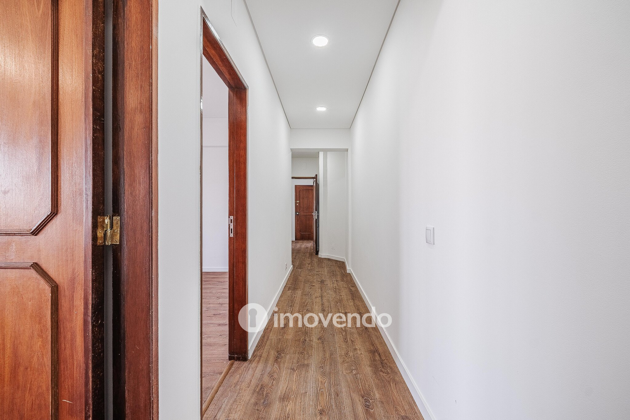 Apartamento T2 remodelado, com cozinha equipada, na Reboleira