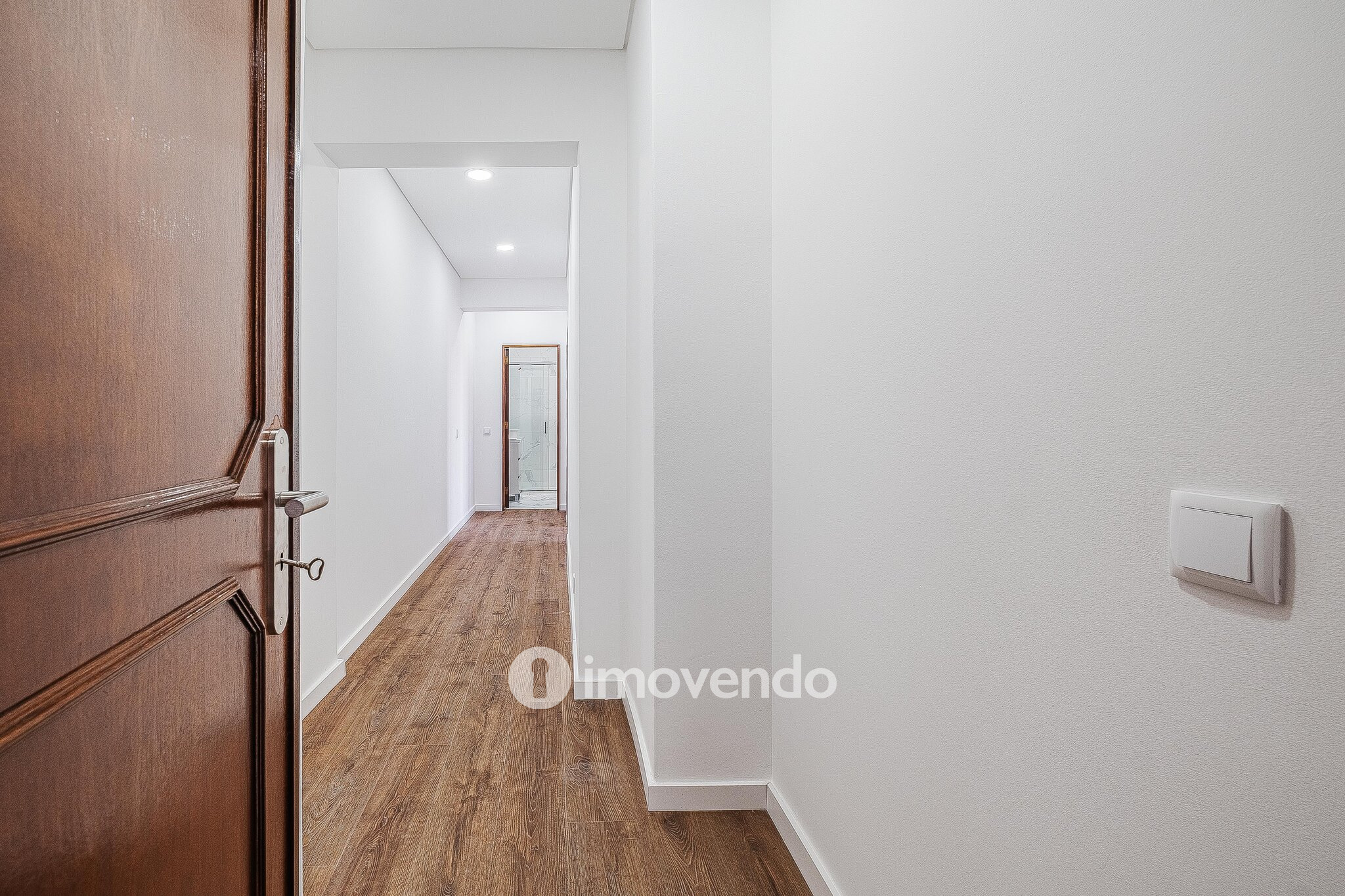Apartamento T2 remodelado, com cozinha equipada, na Reboleira