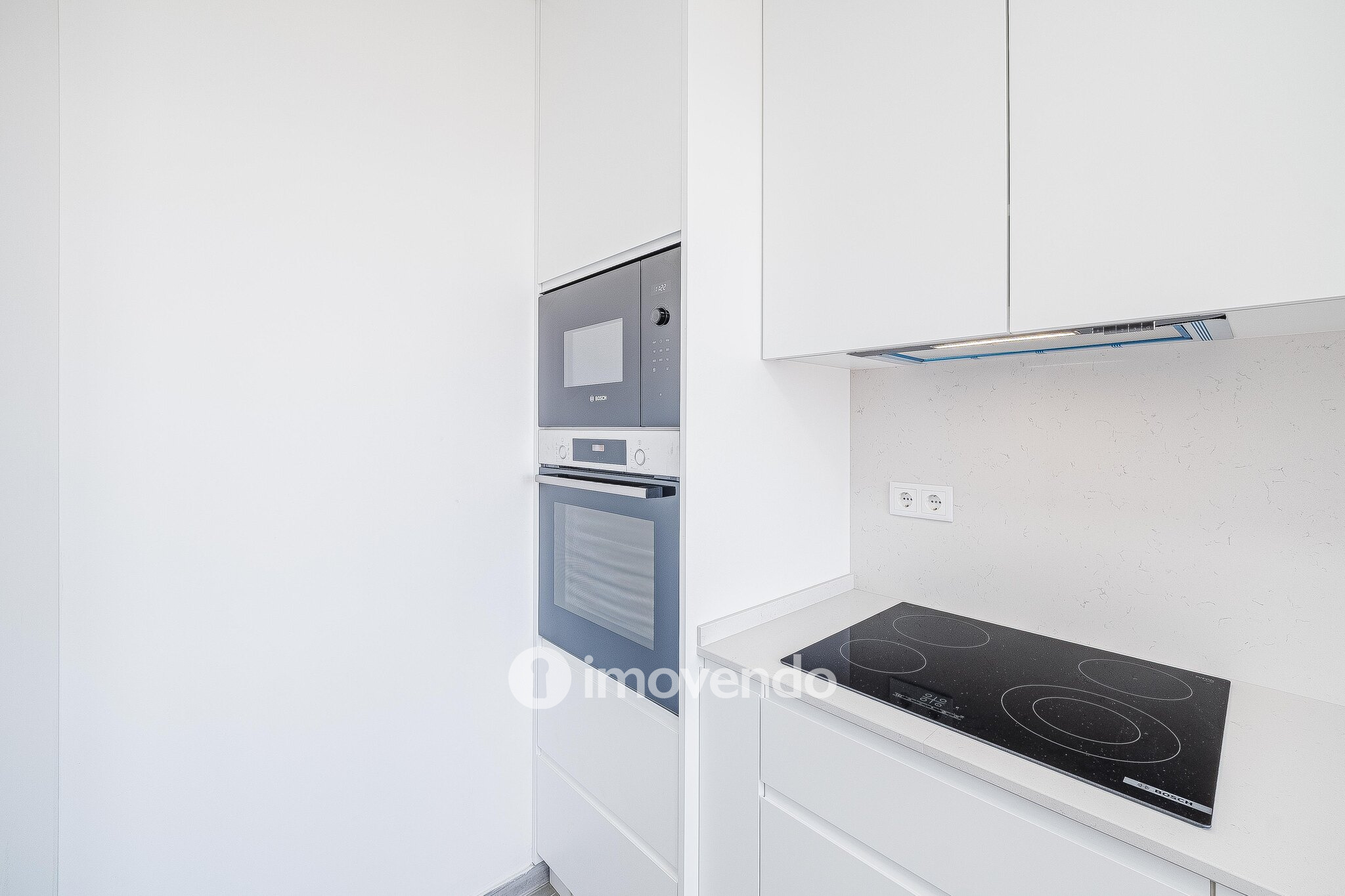Apartamento T2 remodelado, com cozinha equipada, na Reboleira