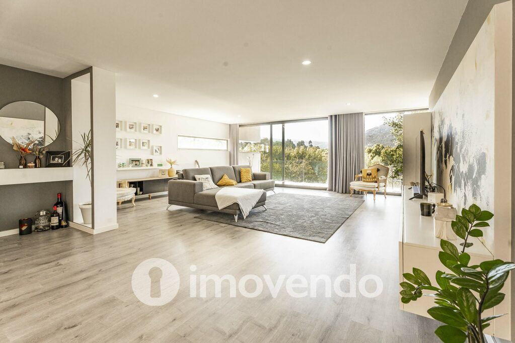 Moradia T3 em Cabeceiras de Basto, Braga com 2.635 m<sup>2</sup> por 480.000