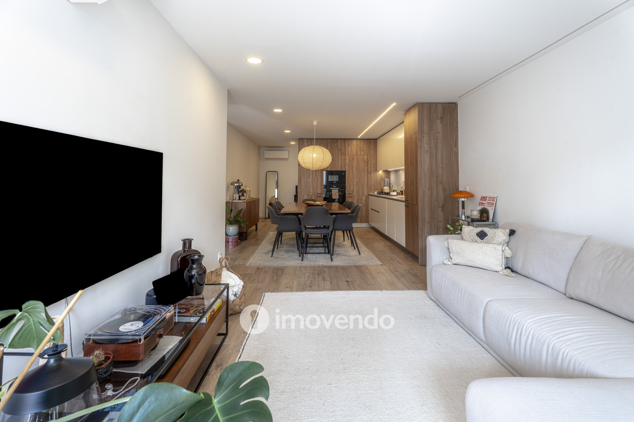 Apartamento T2 moderno, com estacionamento, em Vila Nova de Gaia