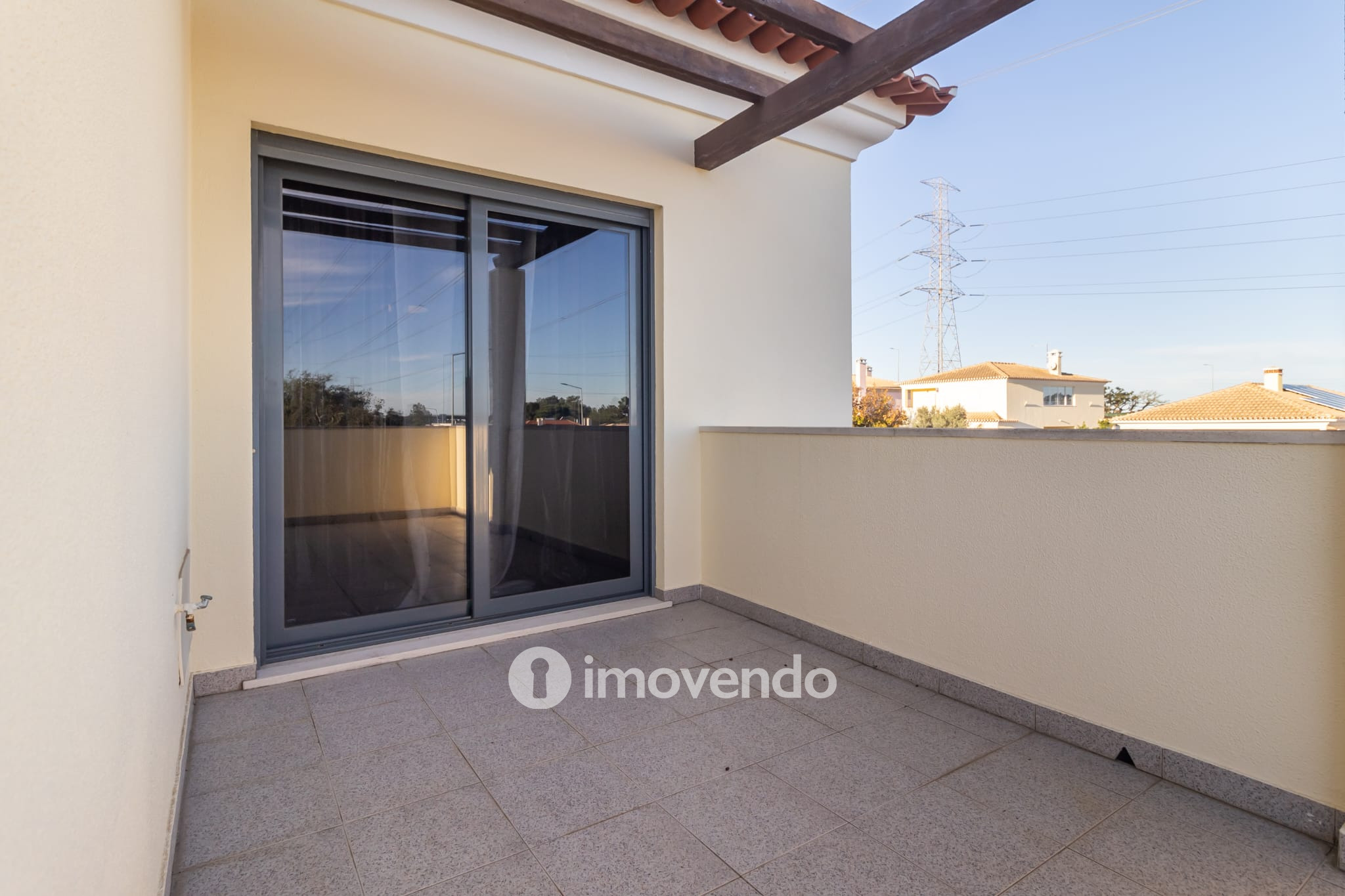 Moradia T5 cuidada, com piscina e jardim, em Setúbal