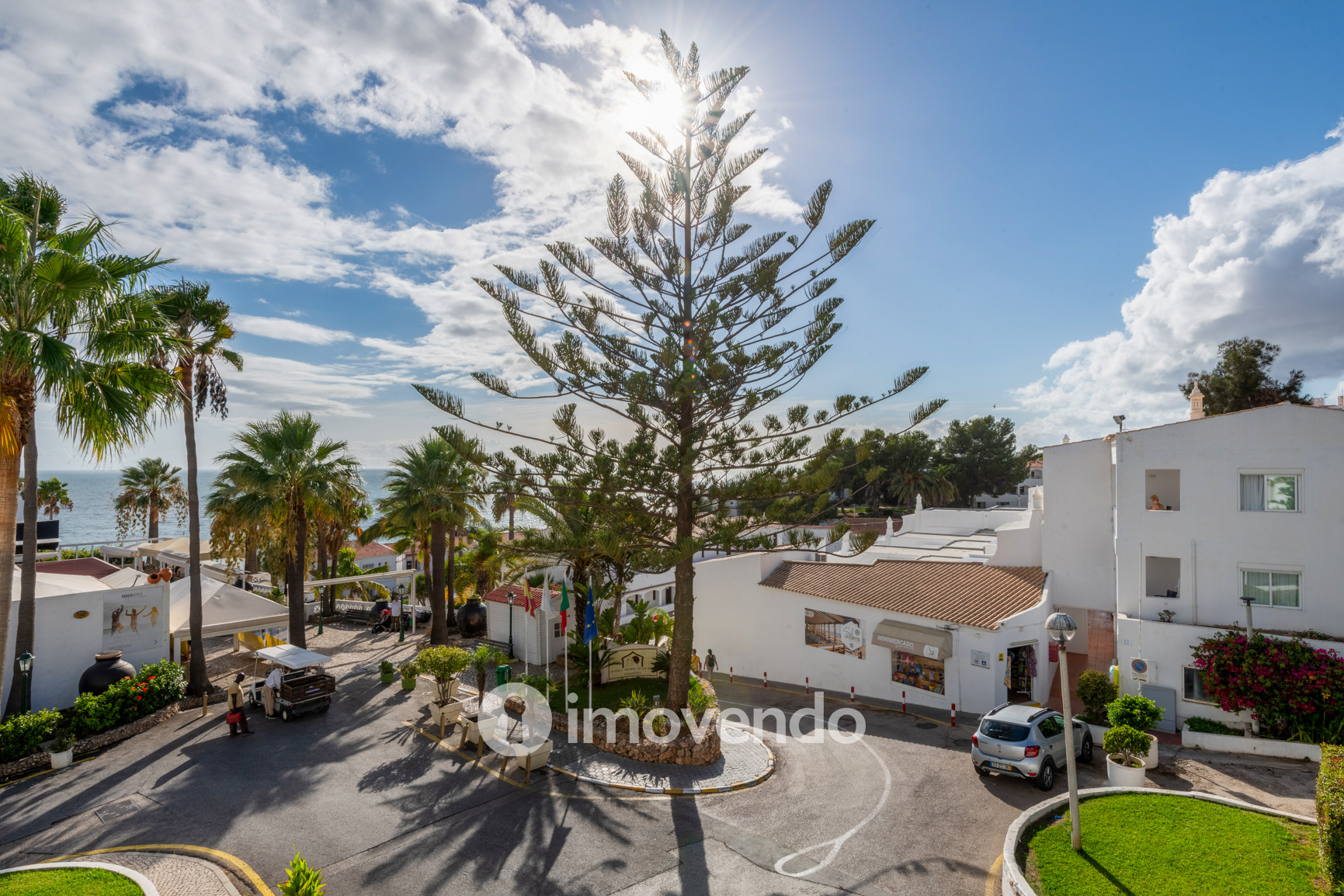 Apartamento T2, com cozinha equipada e vista mar, em Albufeira