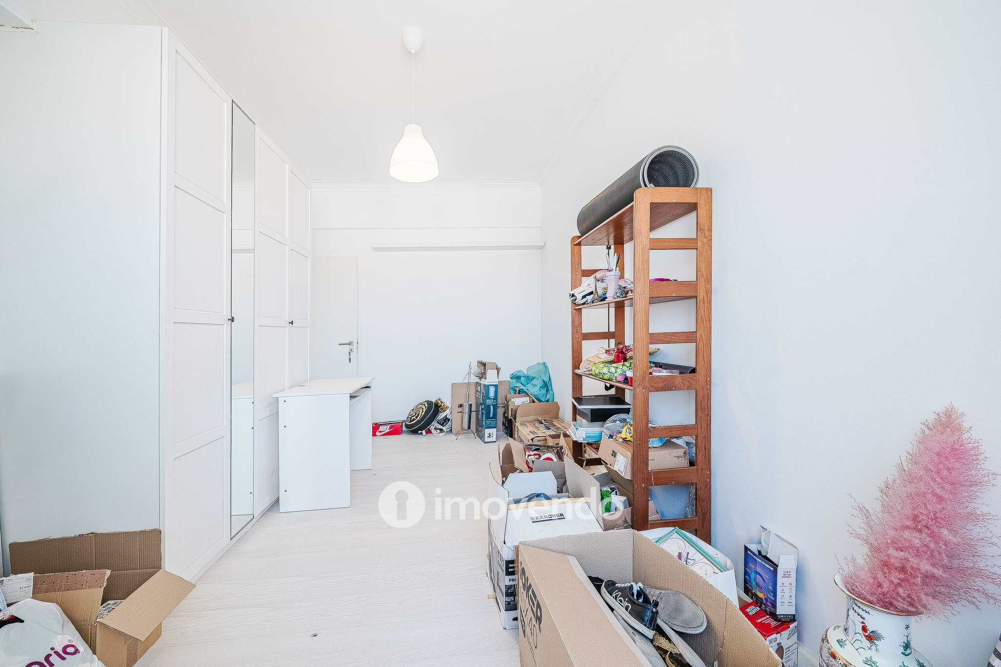 Apartamento T2 luminoso, totalmente remodelado, em Corroios