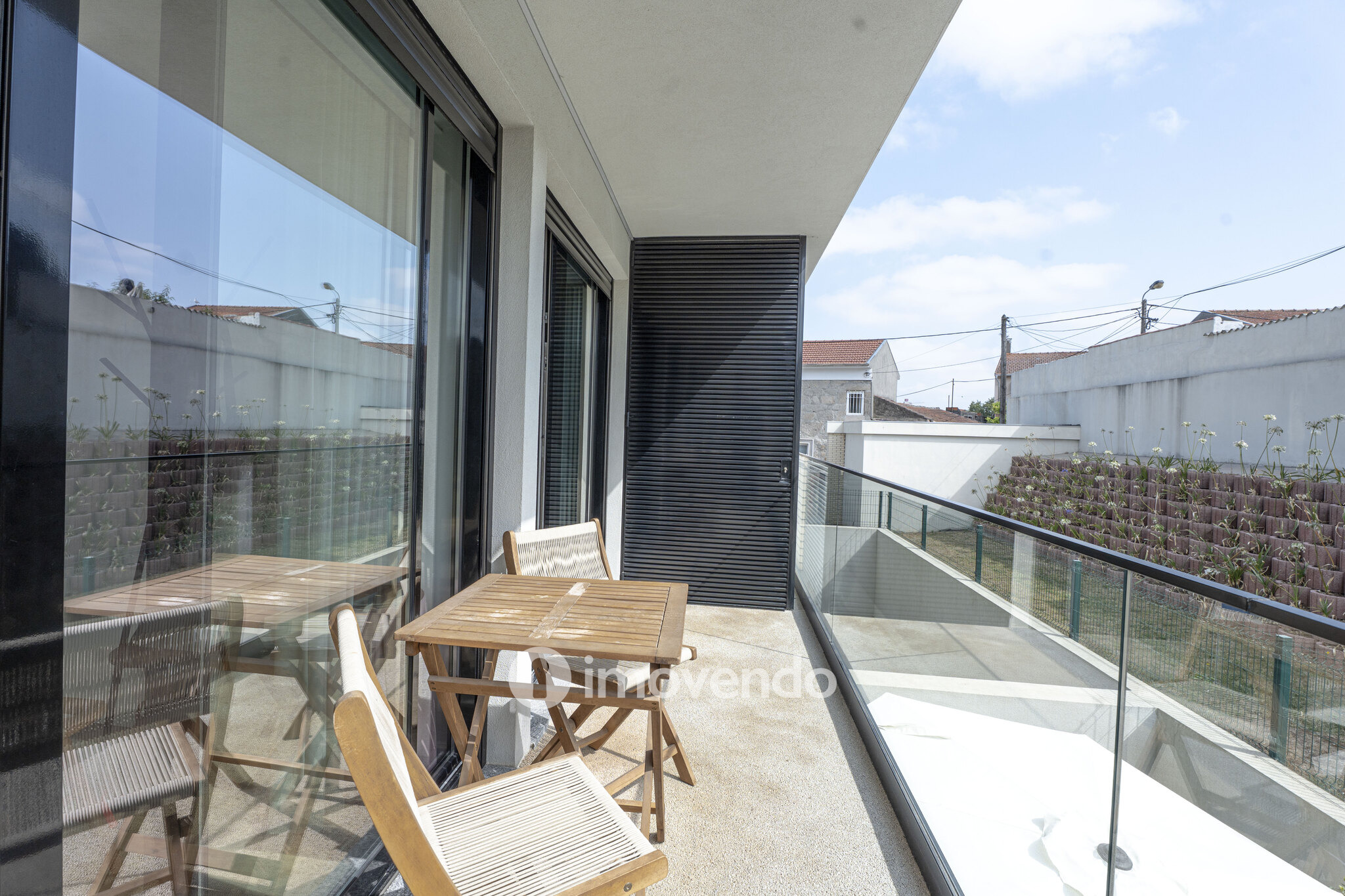 Apartamento T2 moderno, com estacionamento, em Vila Nova de Gaia