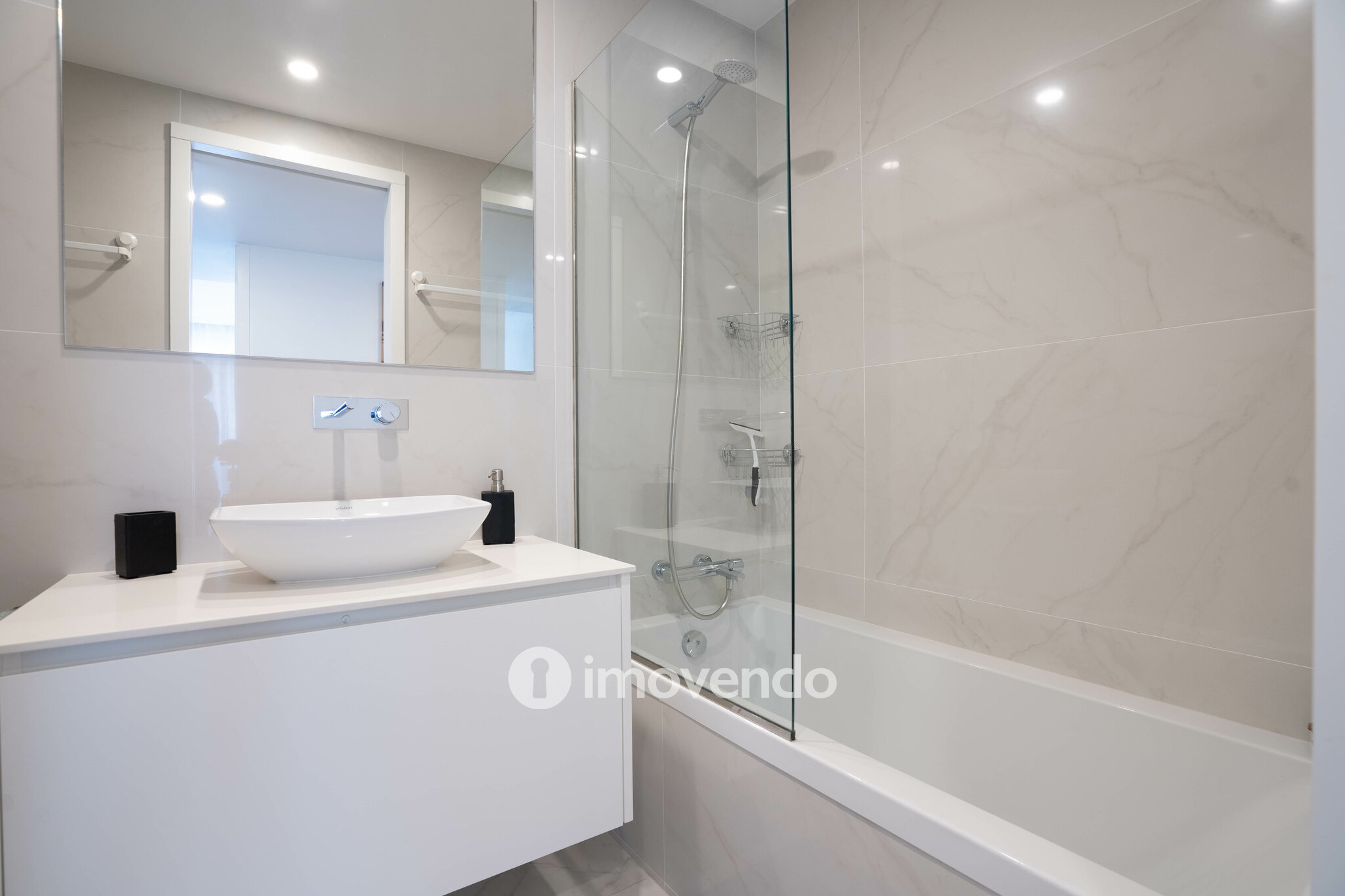 Penthouse T3 com varandas com vista mar e garagem, na Madalena