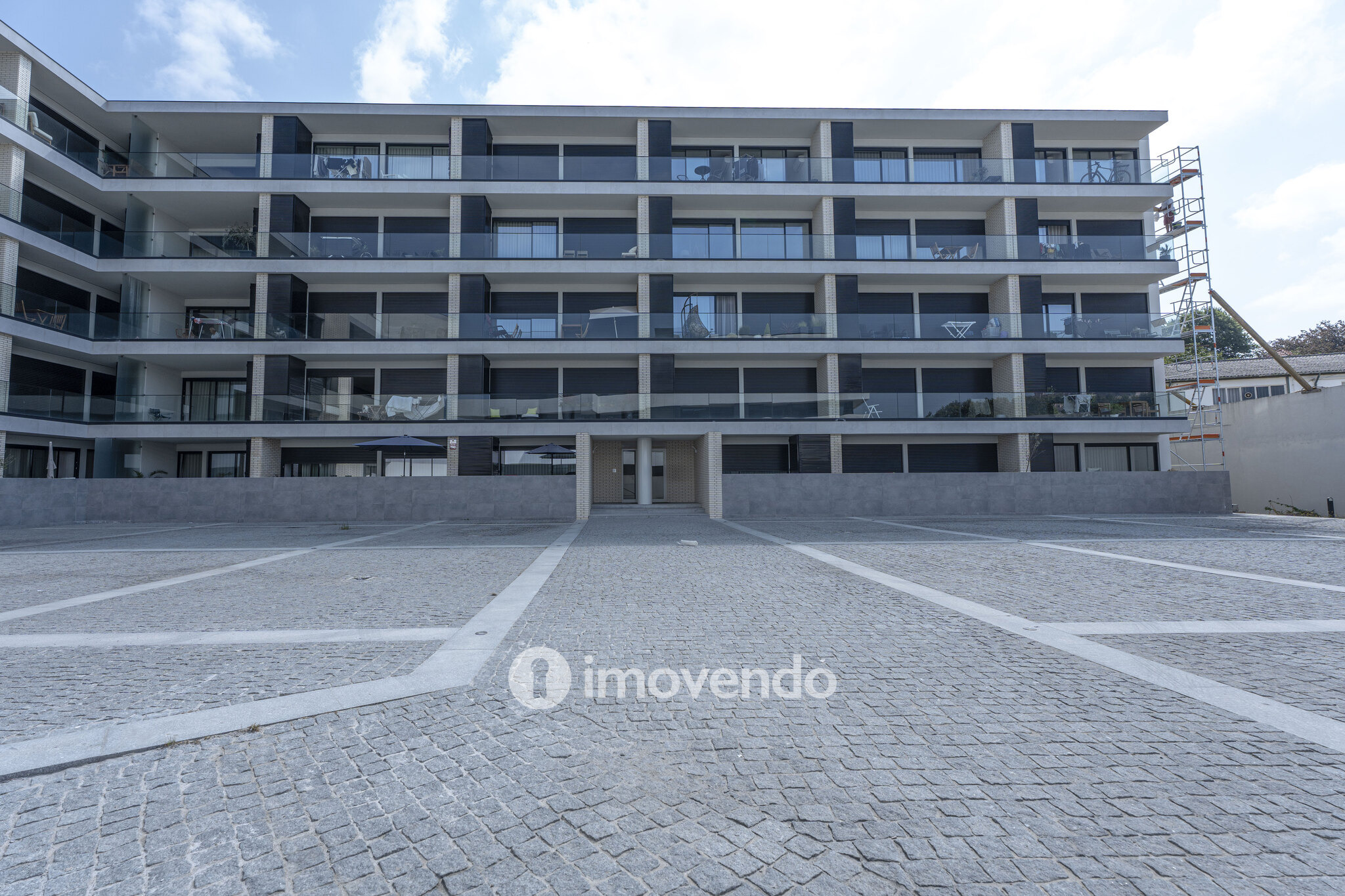 Apartamento T2 moderno, com estacionamento, em Vila Nova de Gaia