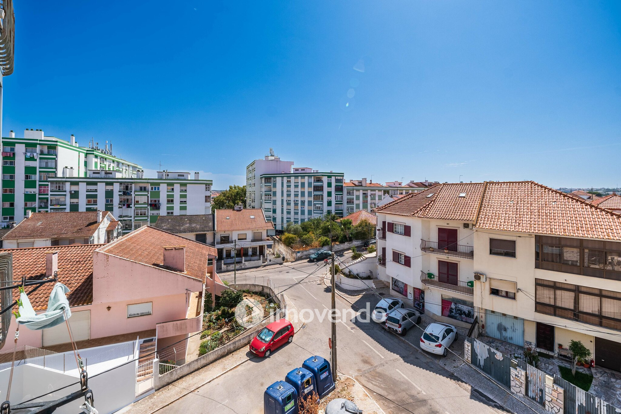 Apartamento T2 luminoso, totalmente remodelado, em Corroios