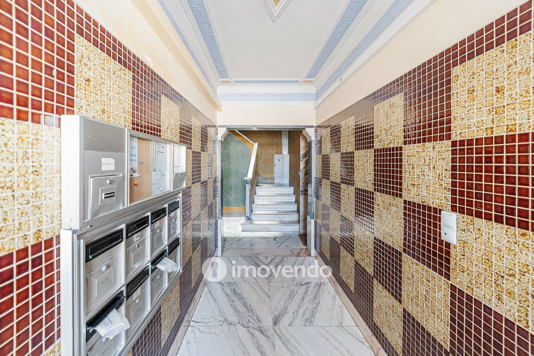 Apartamento T2 luminoso, totalmente remodelado, em Corroios
