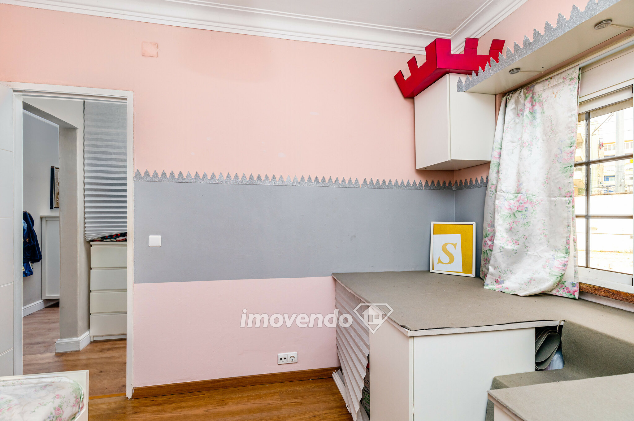 Apartamento T3 remodelado, com logradouro, no Laranjeiro