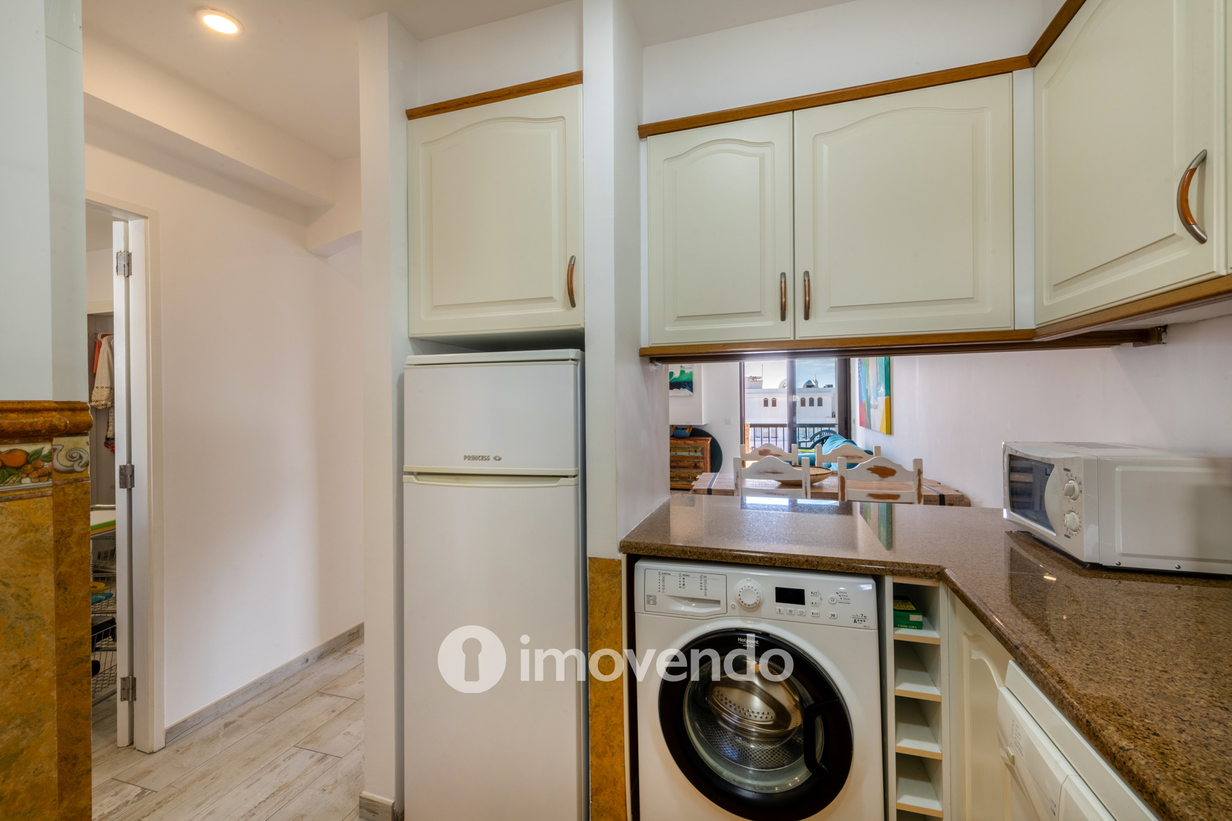 Apartamento T2, com cozinha equipada e vista mar, em Albufeira