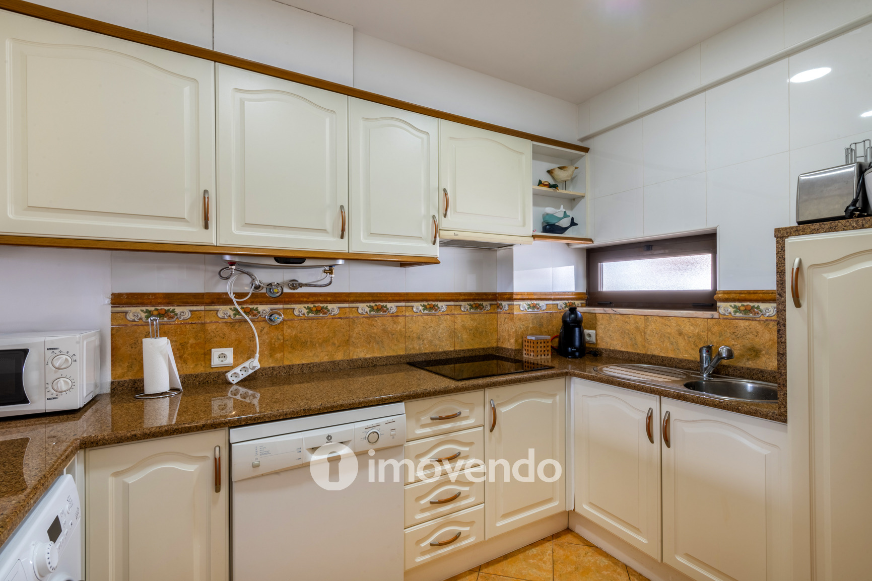 Apartamento T2, com cozinha equipada e vista mar, em Albufeira