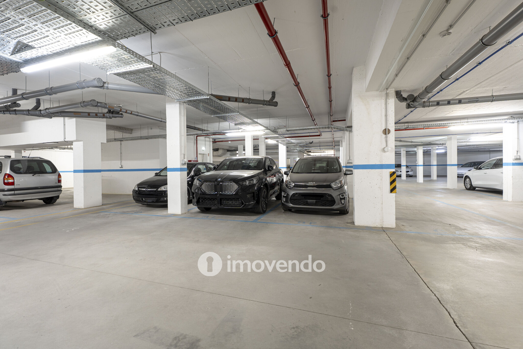 Apartamento T2 moderno, com estacionamento, em Vila Nova de Gaia