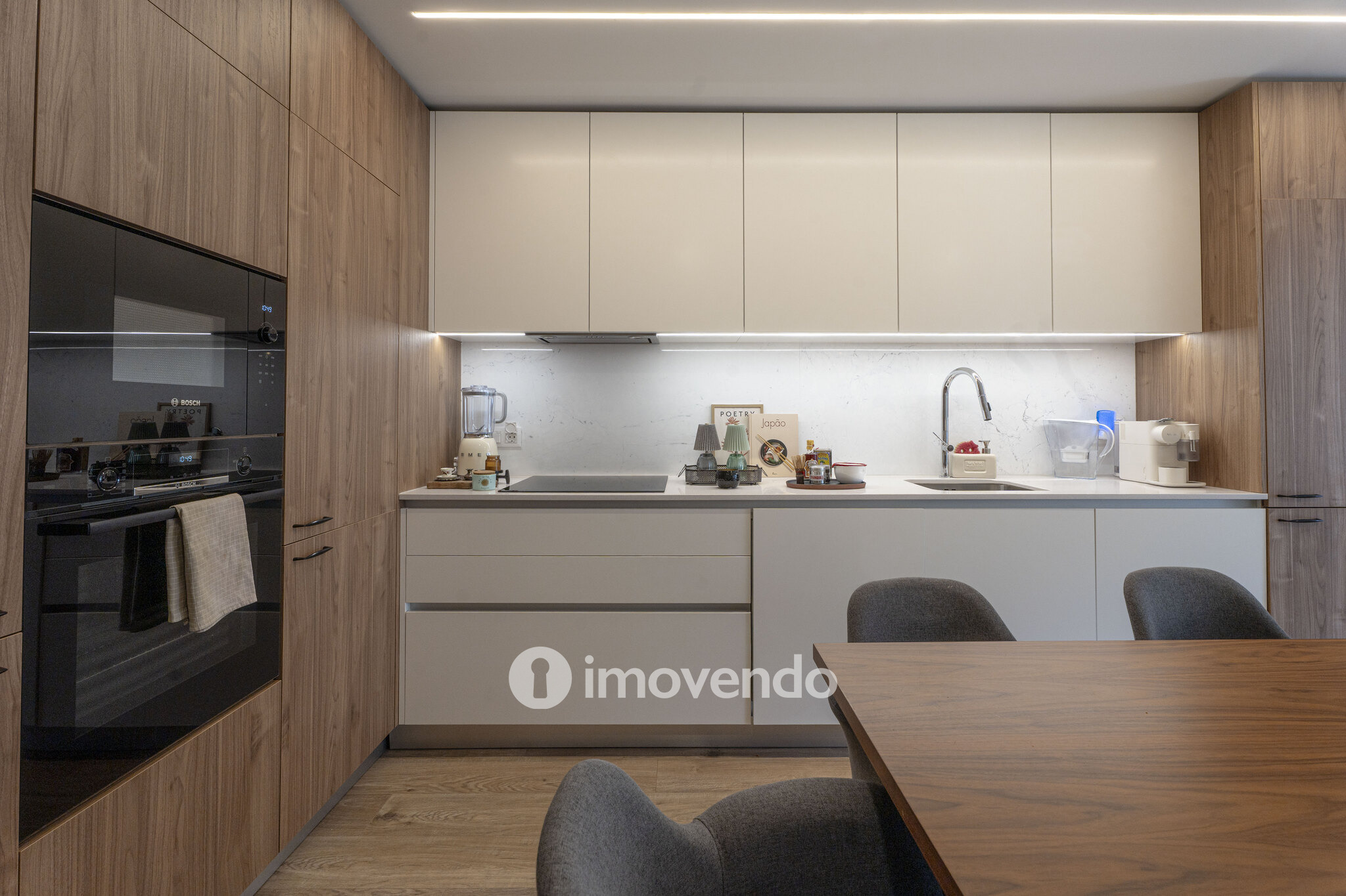 Apartamento T2 moderno, com estacionamento, em Vila Nova de Gaia