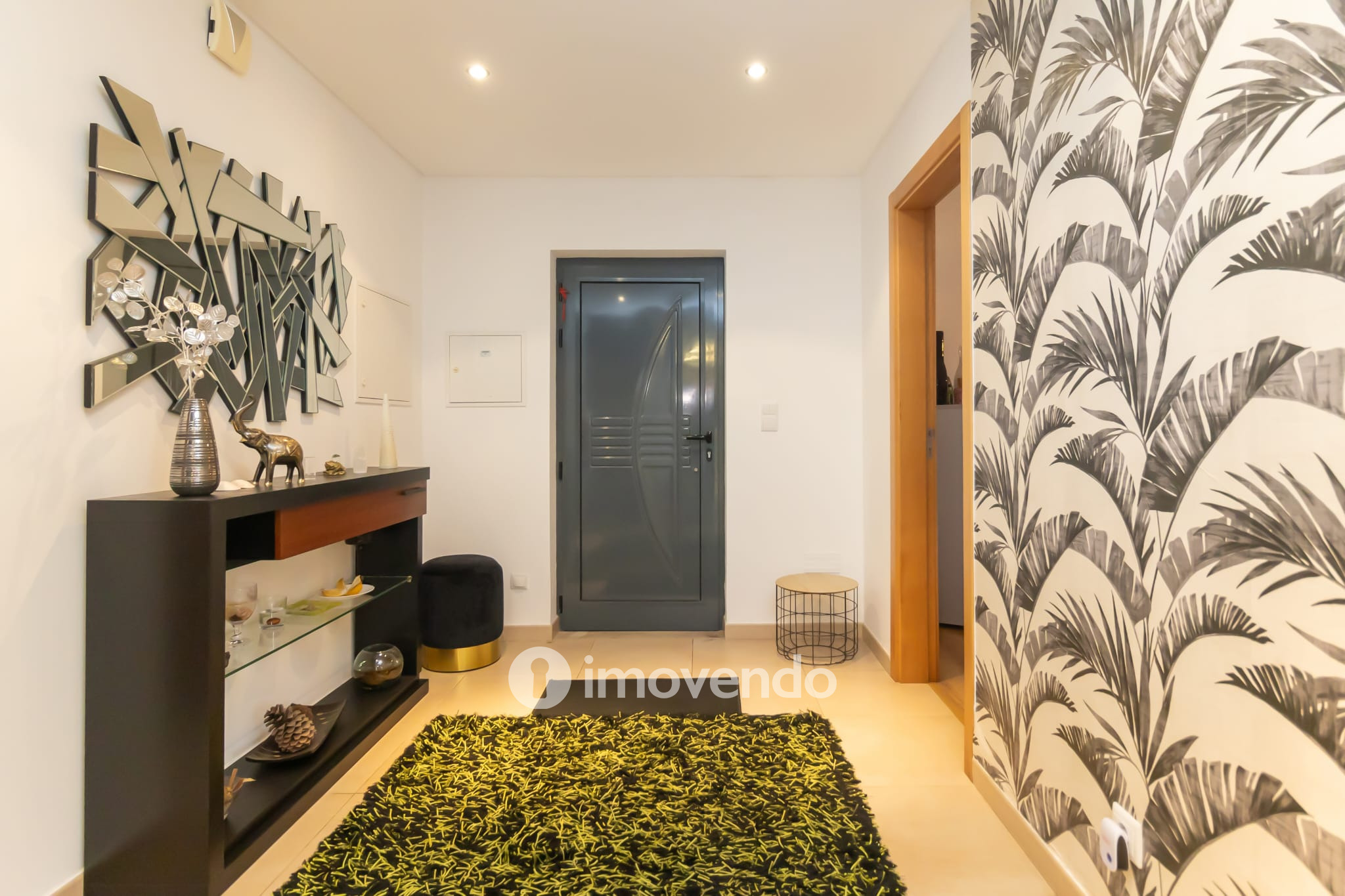 Moradia T5 cuidada, com piscina e jardim, em Setúbal