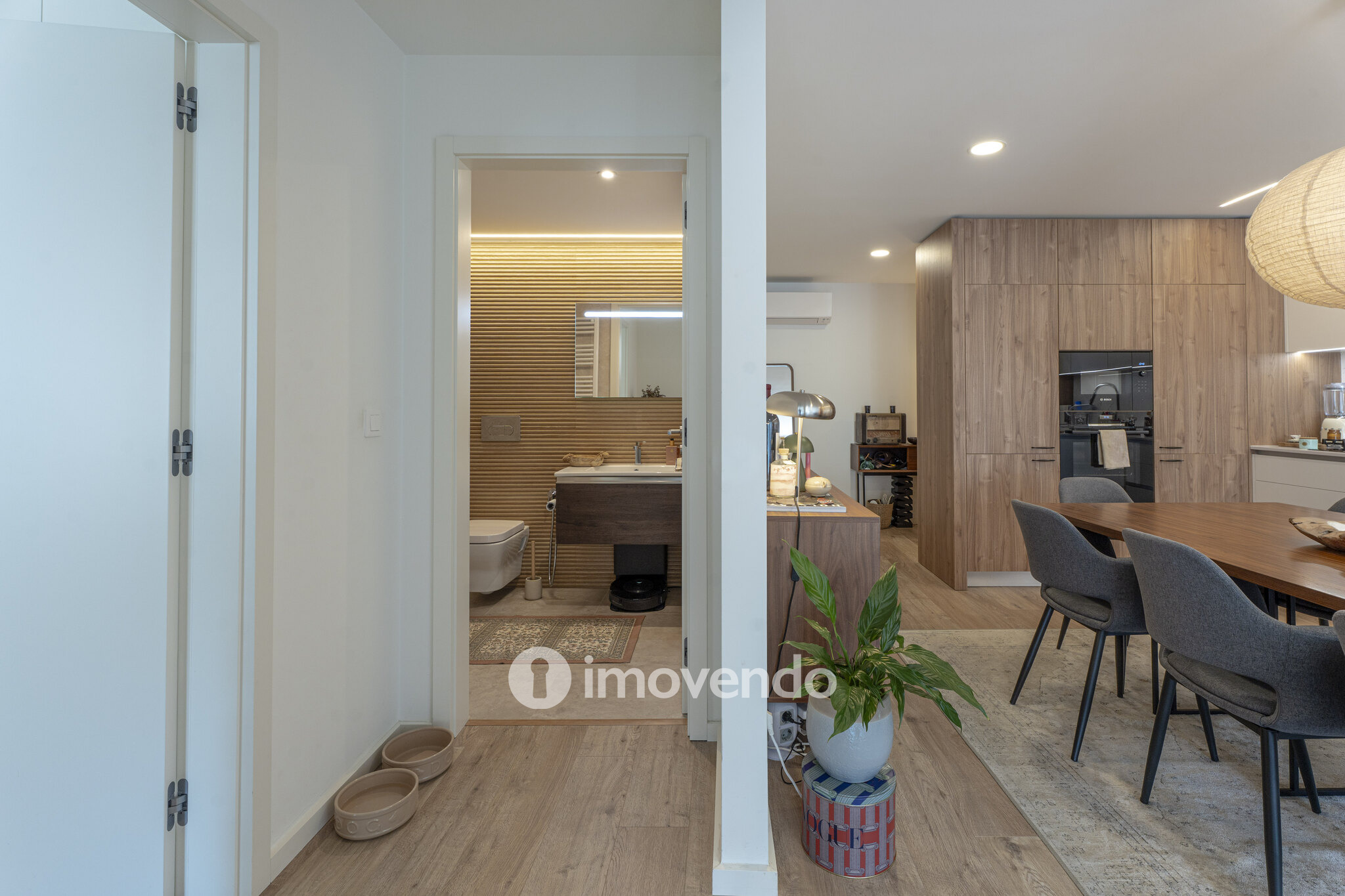 Apartamento T2 moderno, com estacionamento, em Vila Nova de Gaia