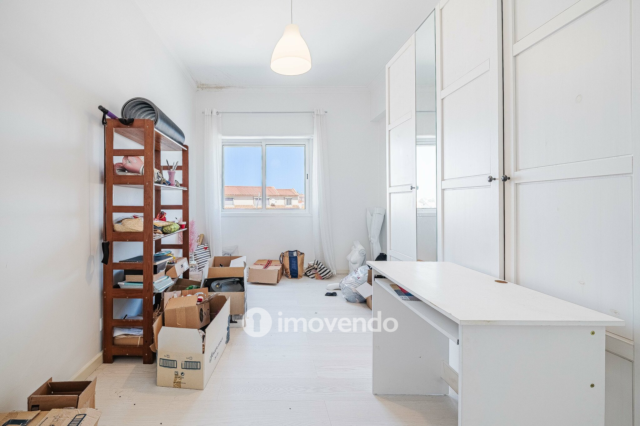 Apartamento T2 luminoso, totalmente remodelado, em Corroios
