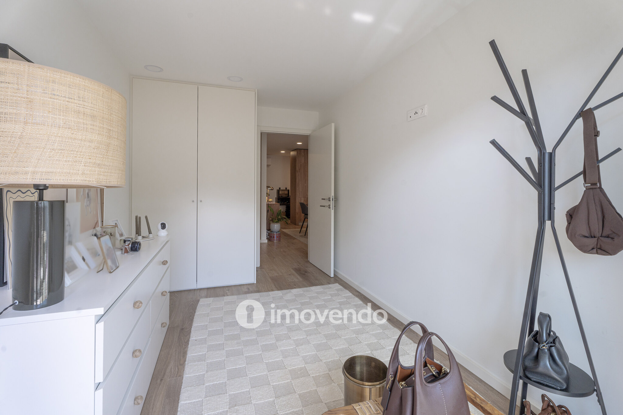 Apartamento T2 moderno, com estacionamento, em Vila Nova de Gaia