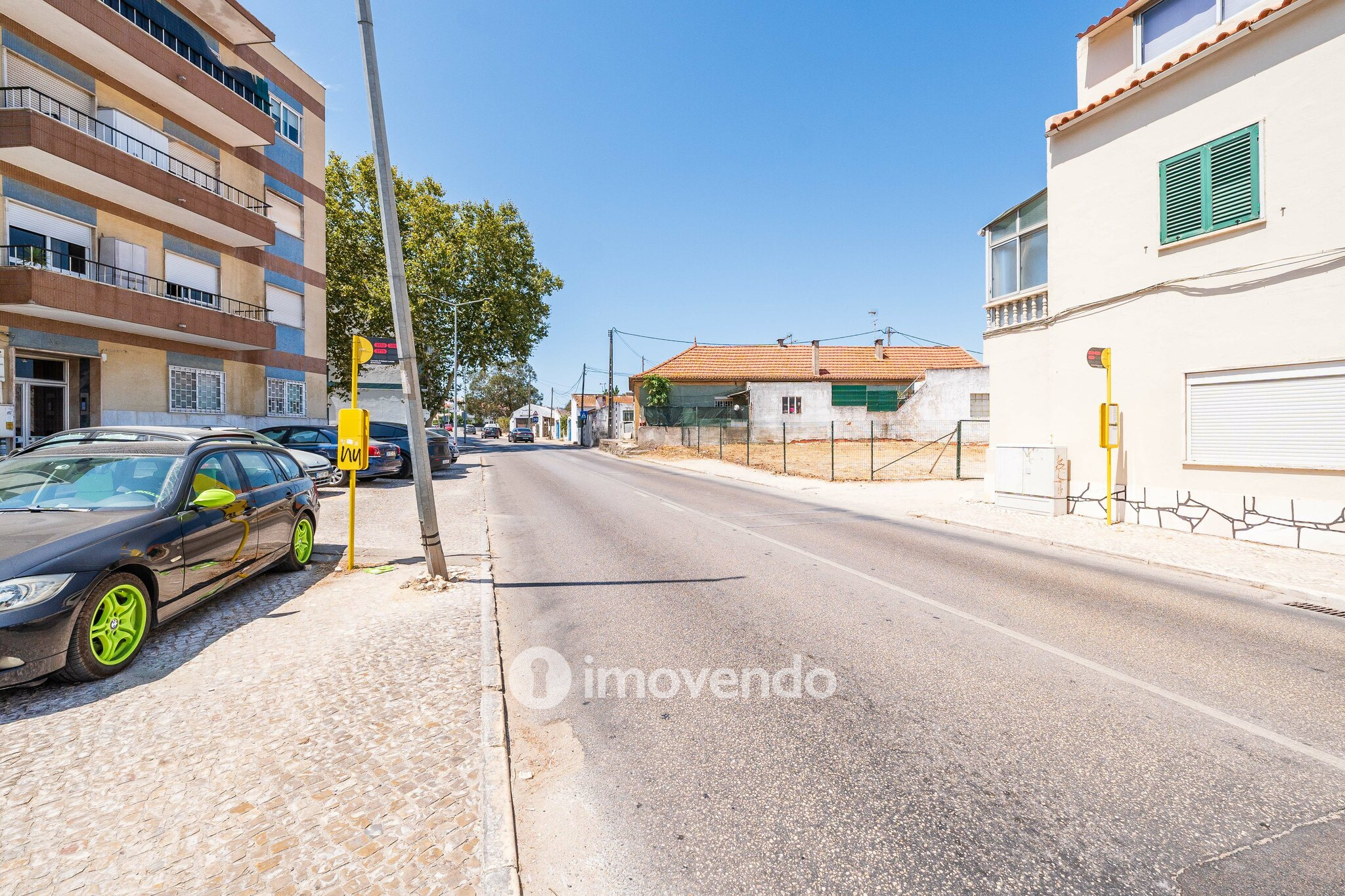 Apartamento T2 luminoso, totalmente remodelado, em Corroios