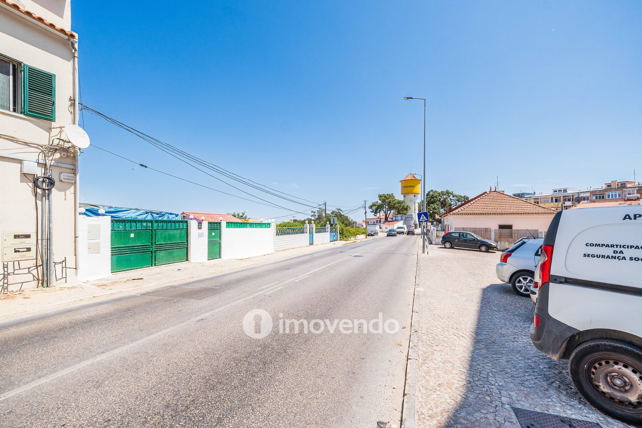 Apartamento T2 luminoso, totalmente remodelado, em Corroios