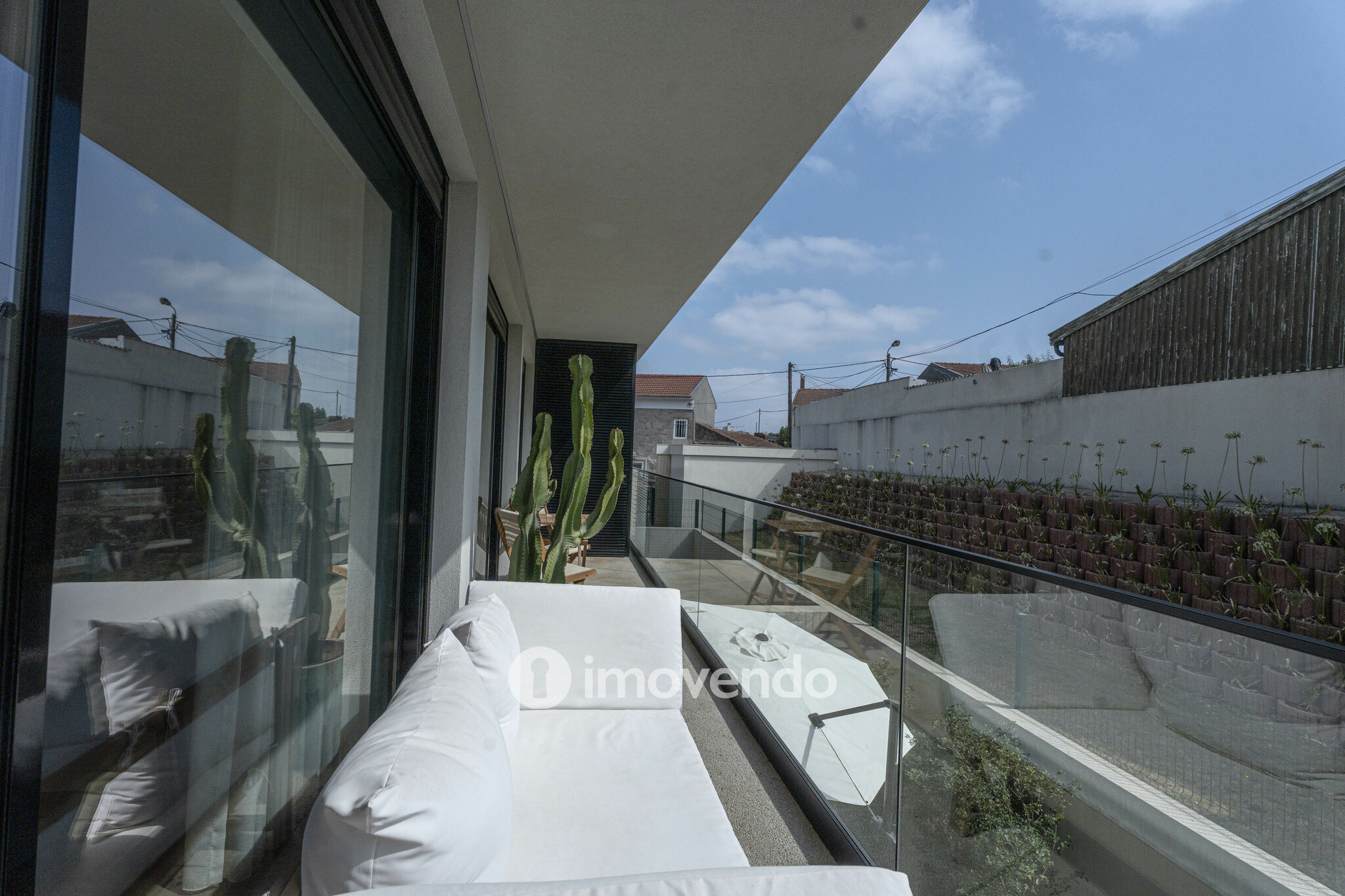 Apartamento T2 moderno, com estacionamento, em Vila Nova de Gaia