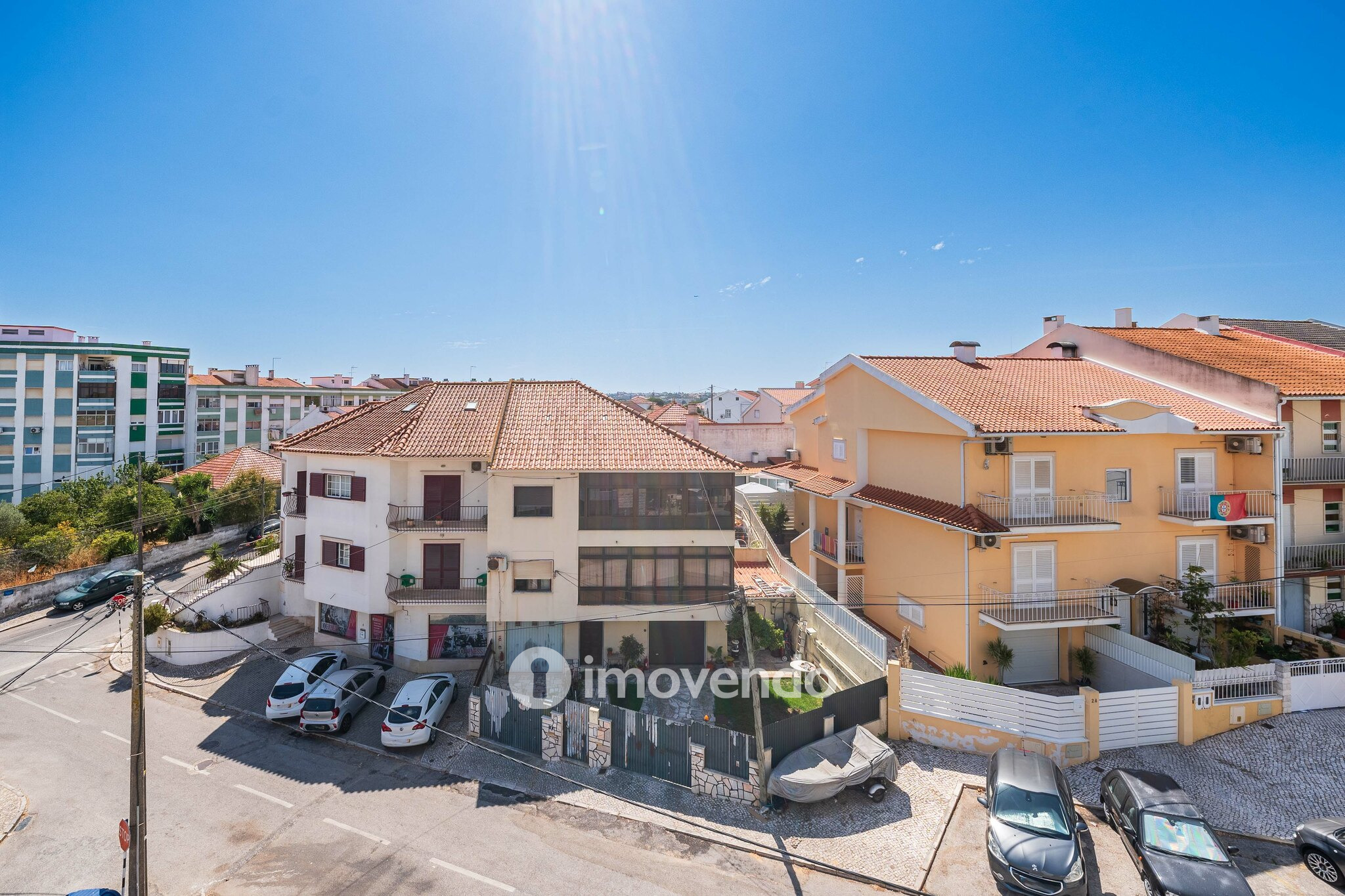 Apartamento T2 luminoso, totalmente remodelado, em Corroios