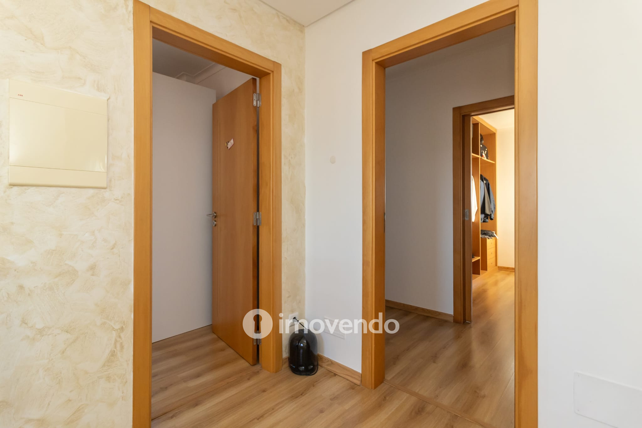 Moradia T5 cuidada, com piscina e jardim, em Setúbal