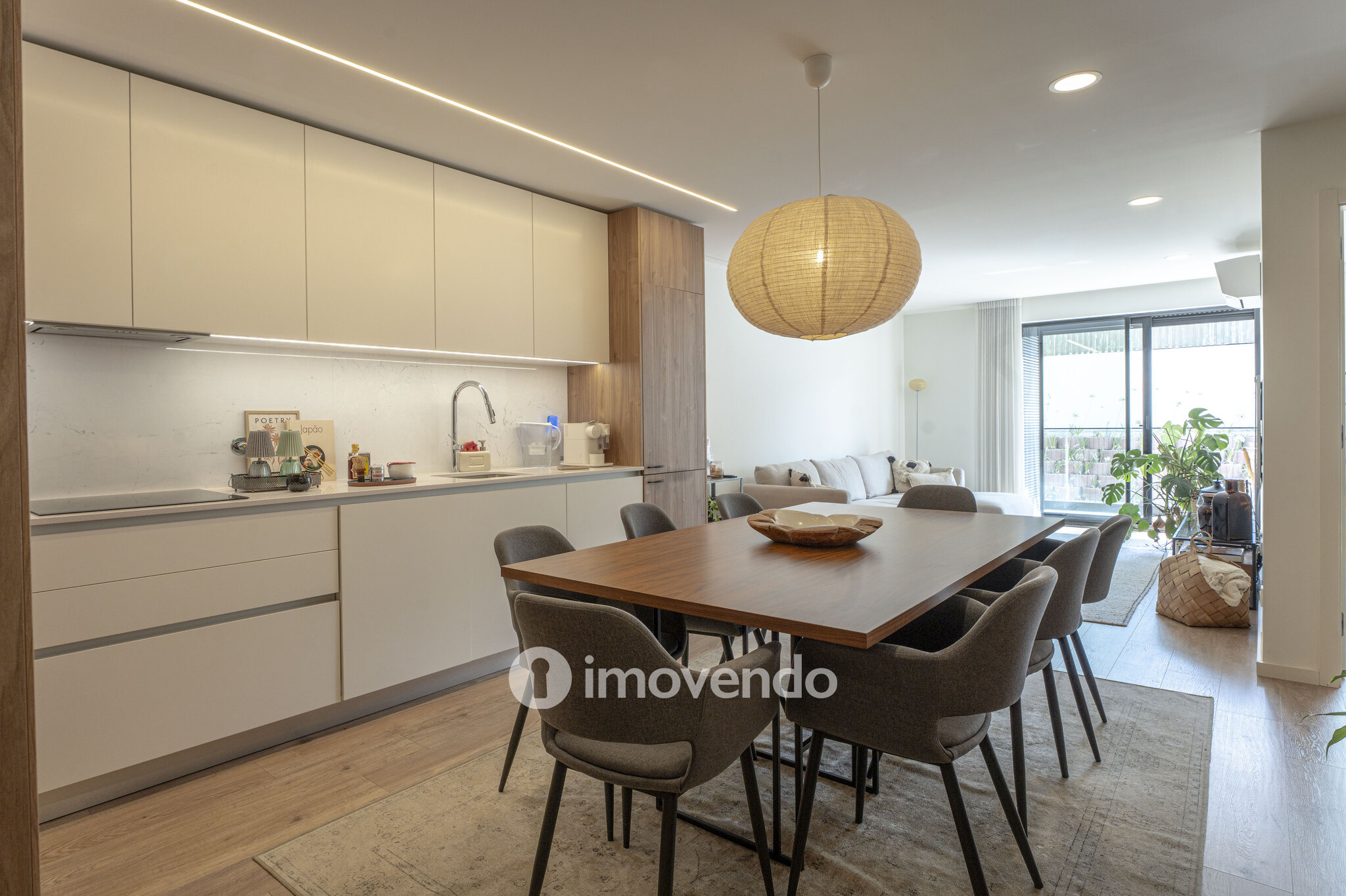 Apartamento T2 moderno, com estacionamento, em Vila Nova de Gaia