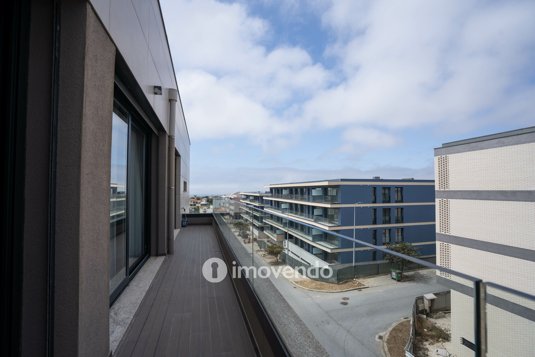 Penthouse T3 com varandas com vista mar e garagem, na Madalena
