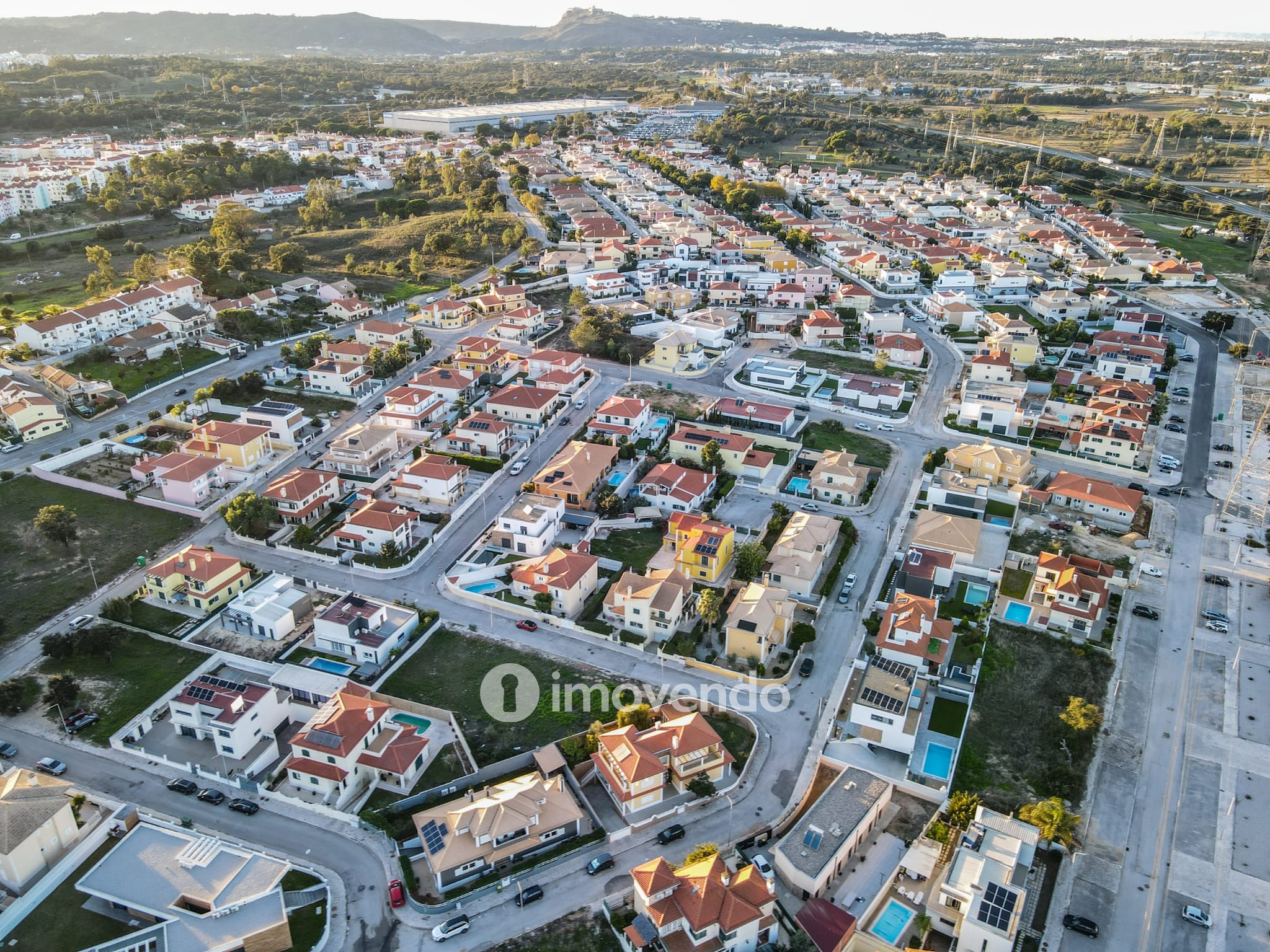 Moradia T5 cuidada, com piscina e jardim, em Setúbal