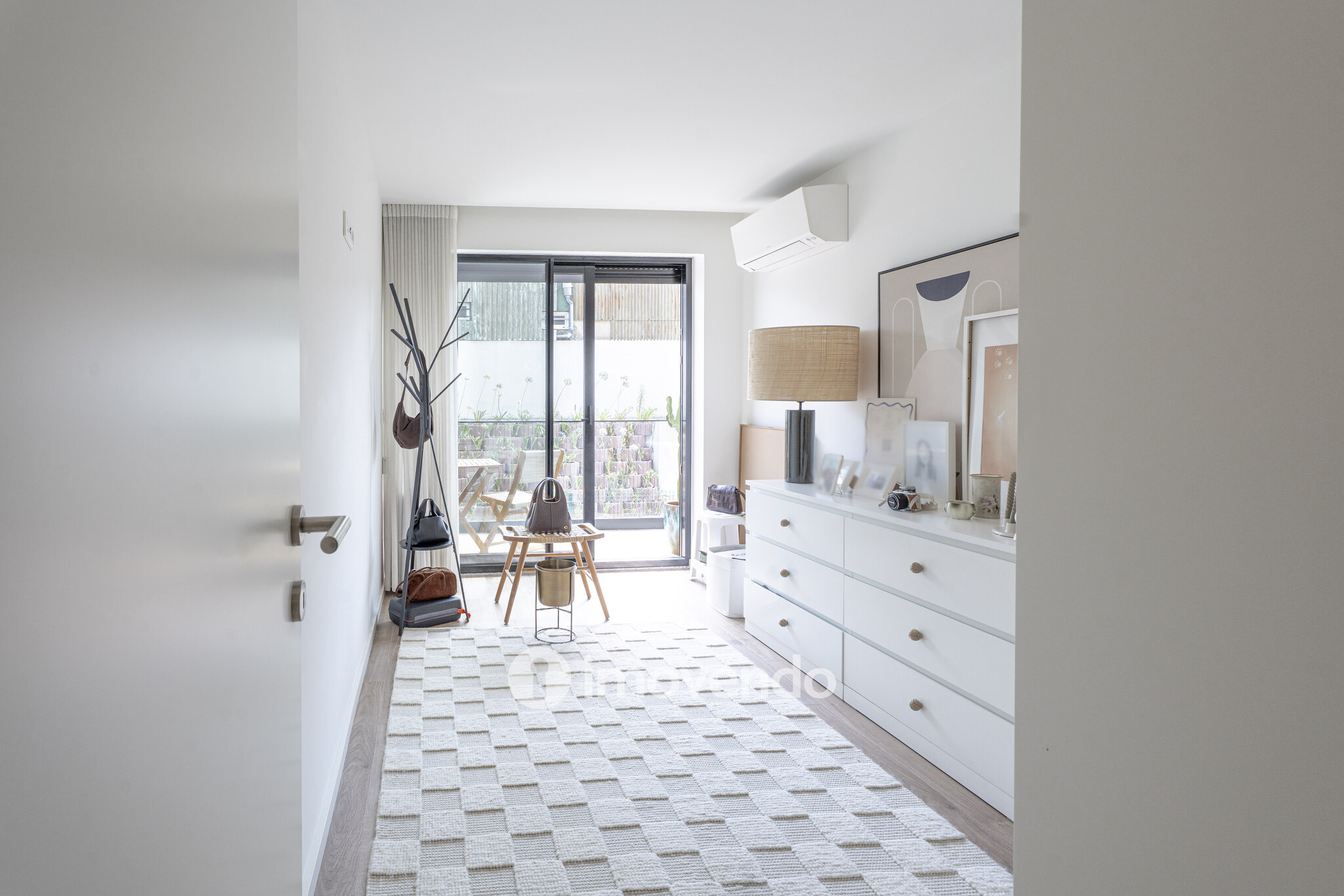 Apartamento T2 moderno, com estacionamento, em Vila Nova de Gaia