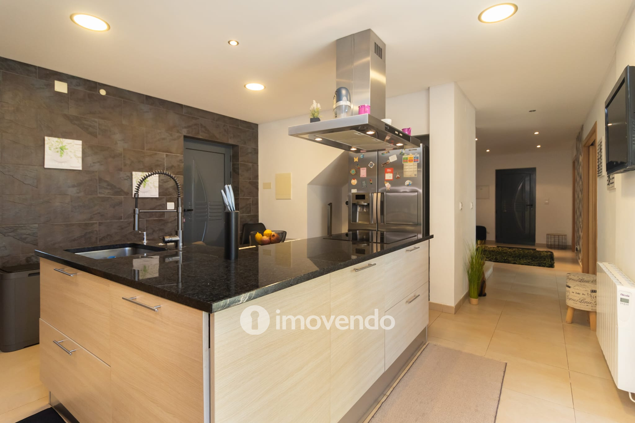 Moradia T5 cuidada, com piscina e jardim, em Setúbal