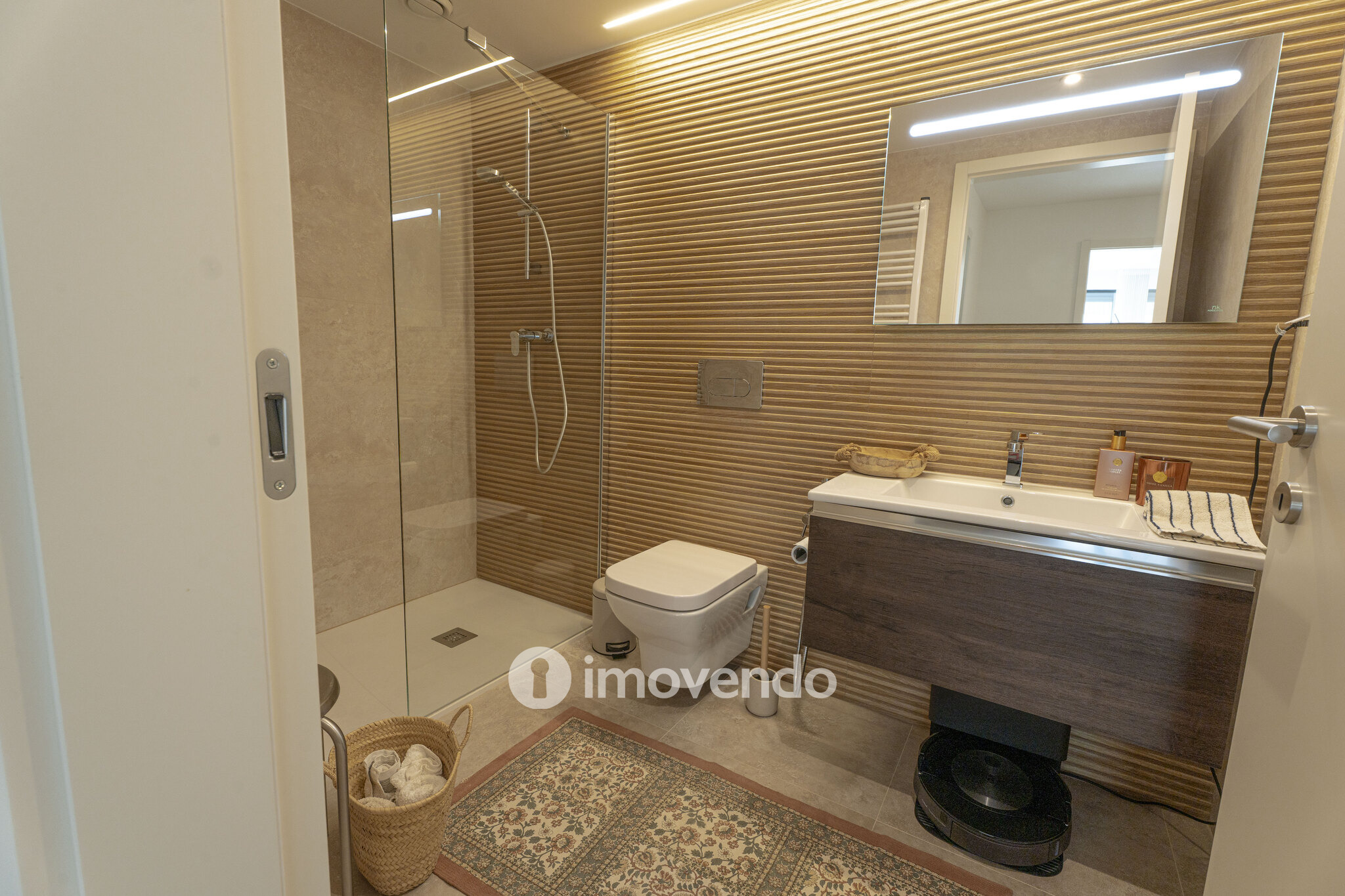 Apartamento T2 moderno, com estacionamento, em Vila Nova de Gaia