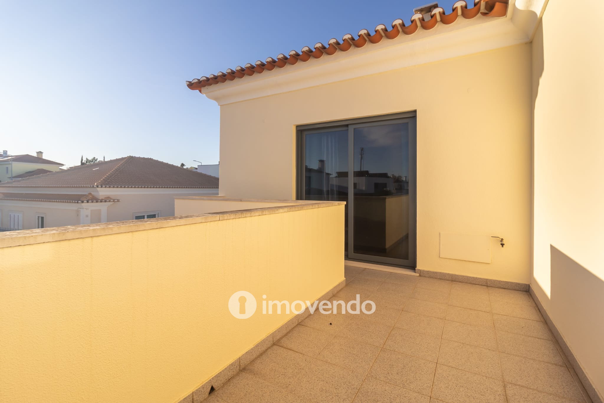 Moradia T5 cuidada, com piscina e jardim, em Setúbal