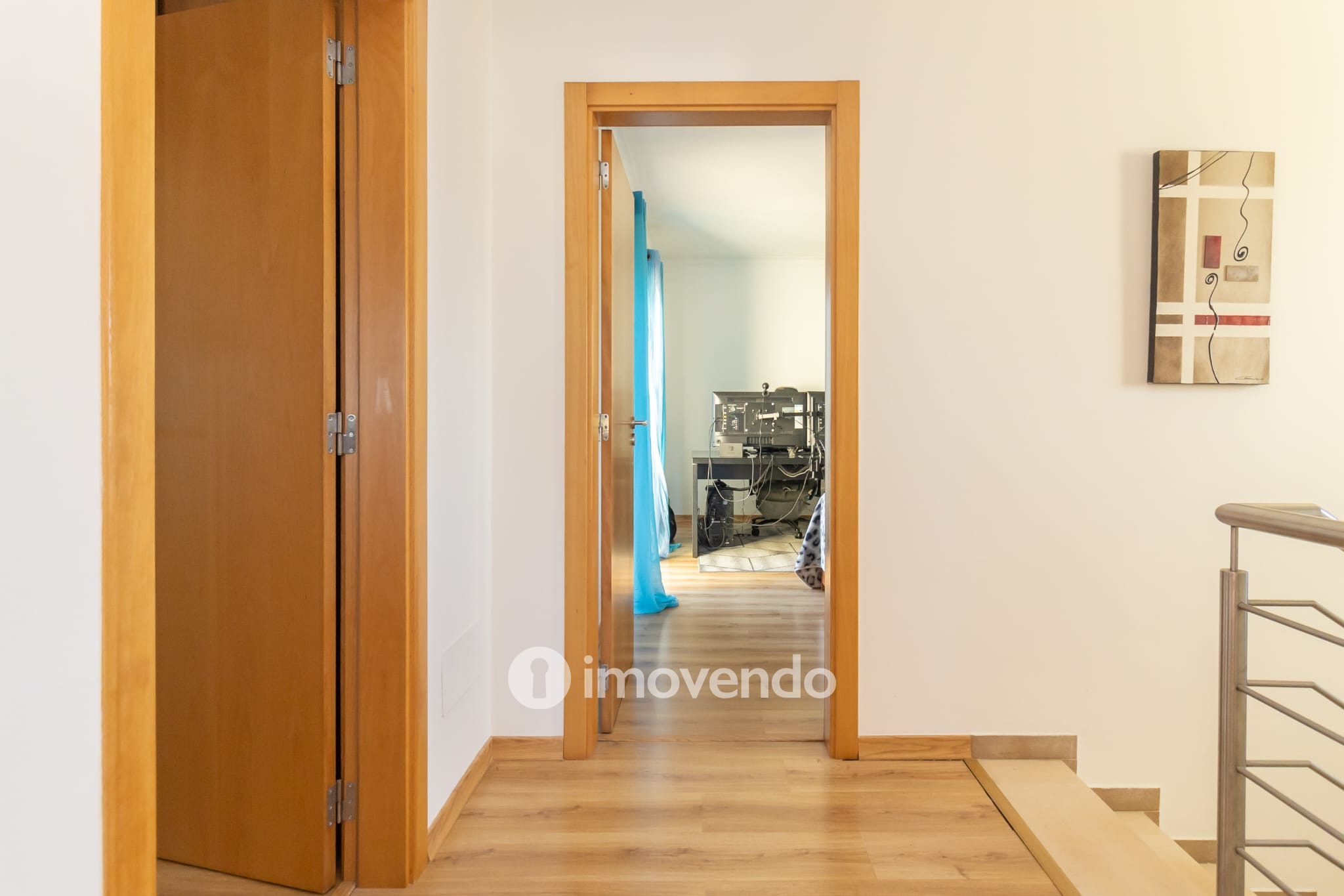 Moradia T5 cuidada, com piscina e jardim, em Setúbal