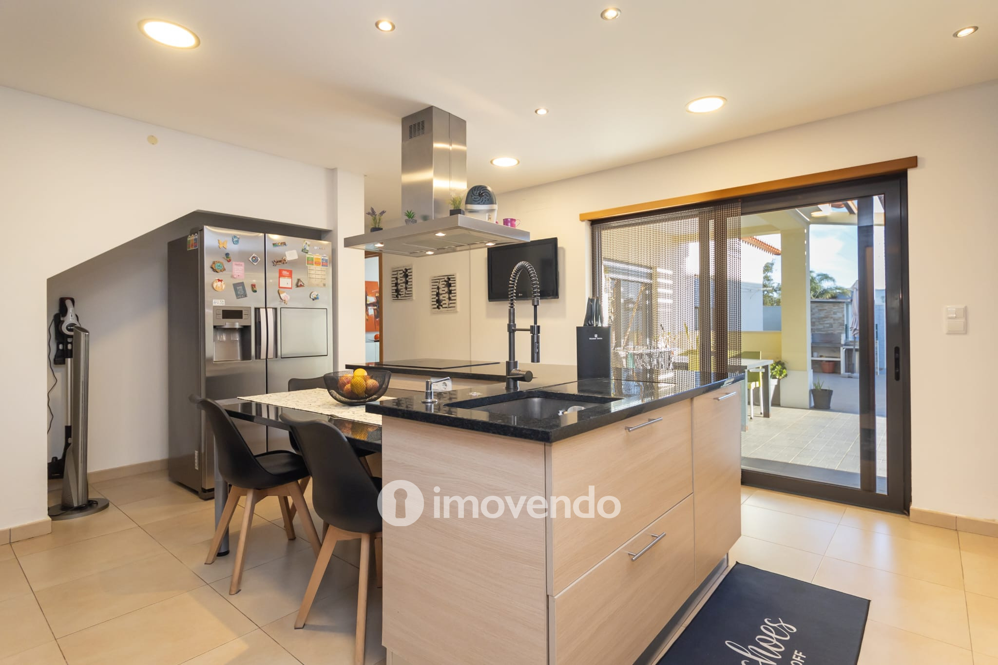 Moradia T5 cuidada, com piscina e jardim, em Setúbal