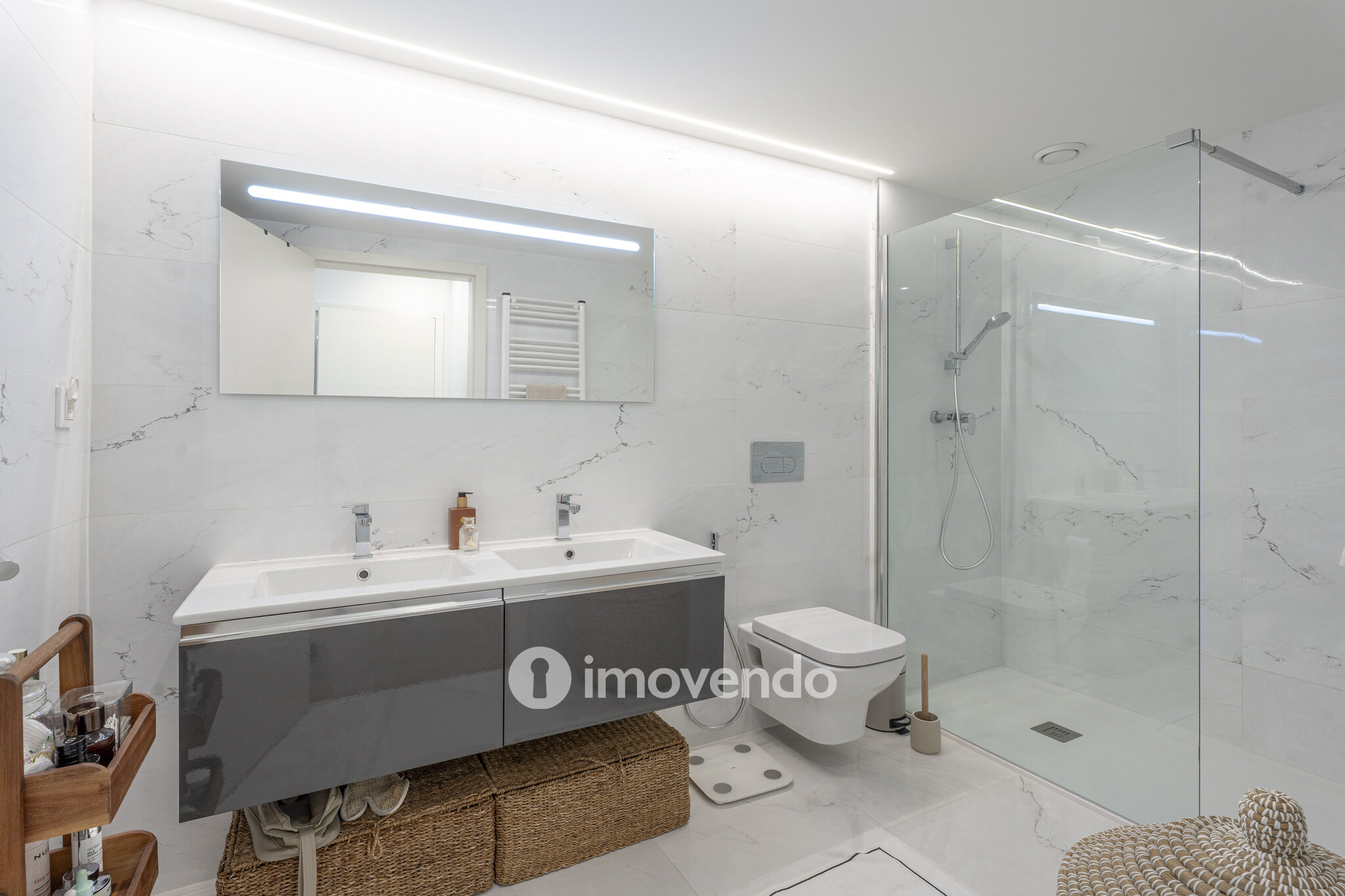 Apartamento T2 moderno, com estacionamento, em Vila Nova de Gaia