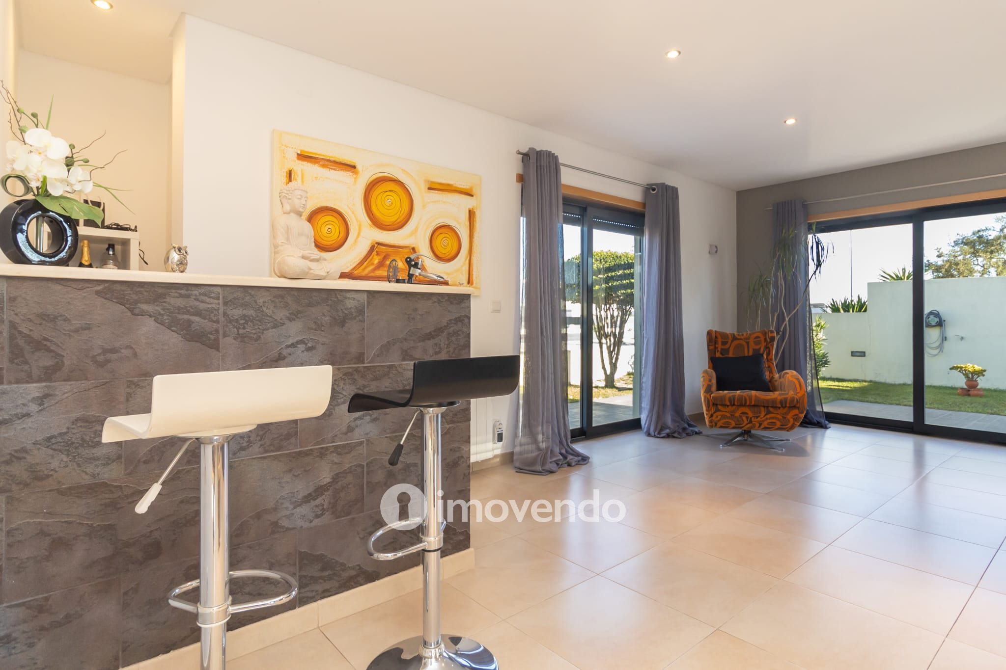 Moradia T5 cuidada, com piscina e jardim, em Setúbal