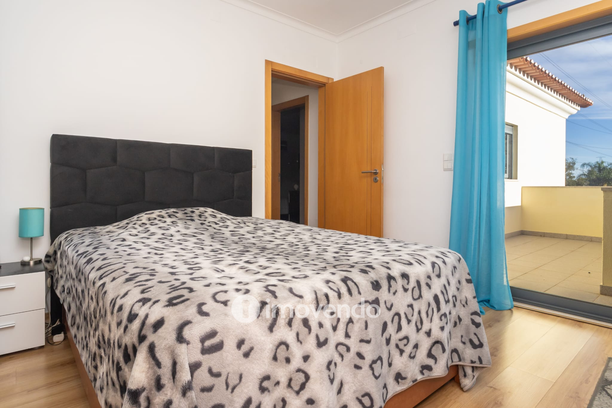 Moradia T5 cuidada, com piscina e jardim, em Setúbal