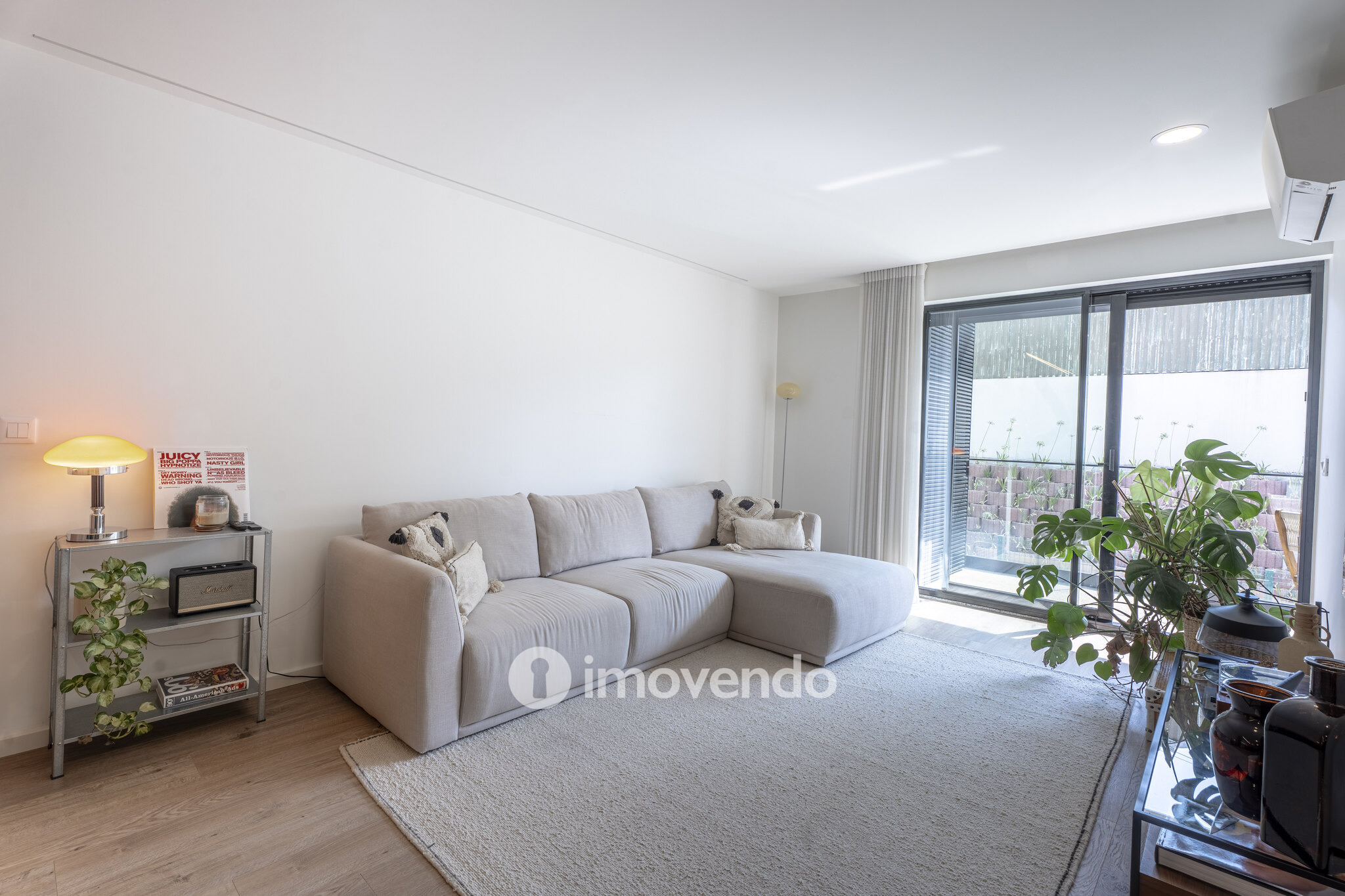 Apartamento T2 moderno, com estacionamento, em Vila Nova de Gaia
