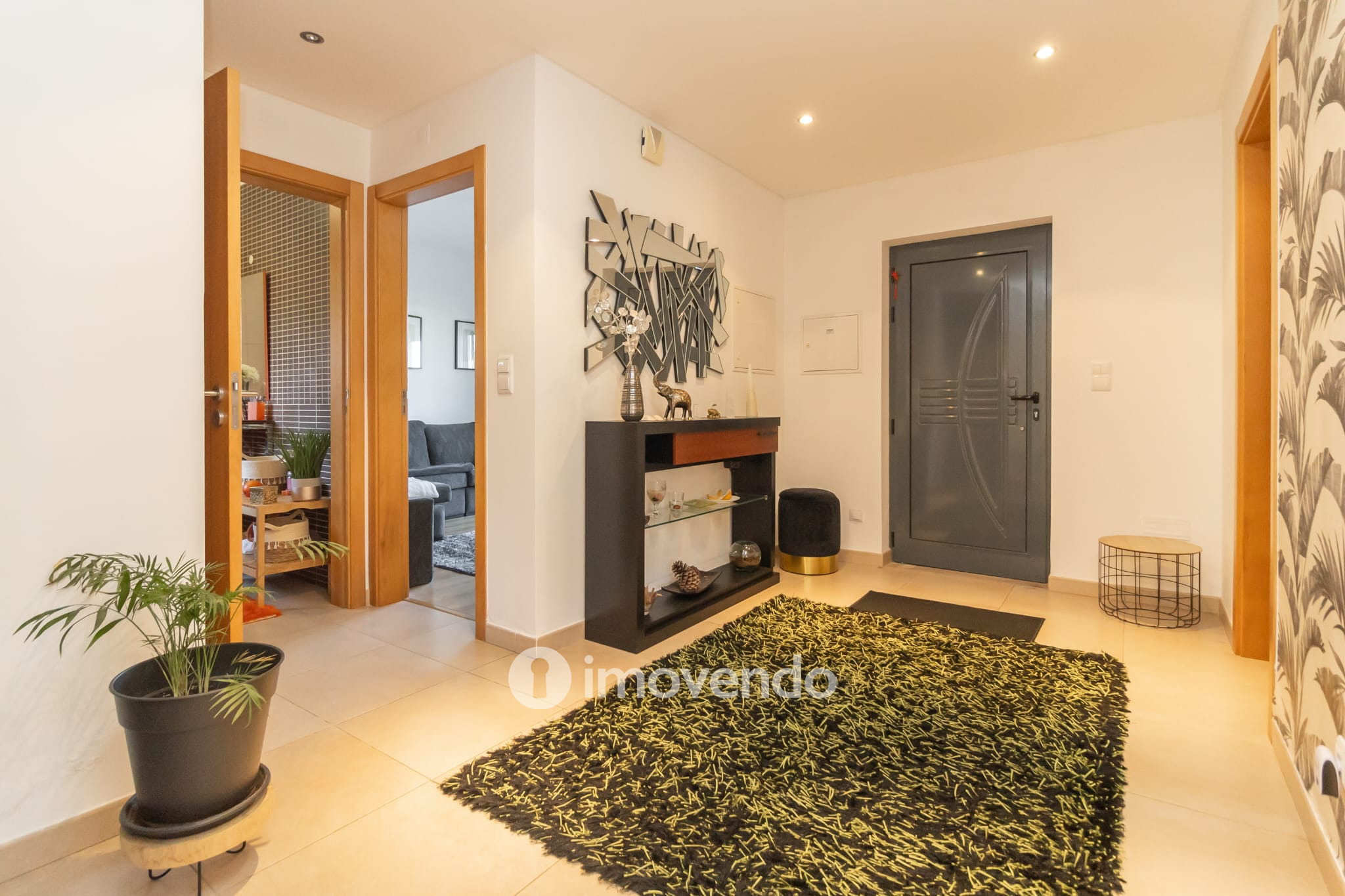 Moradia T5 cuidada, com piscina e jardim, em Setúbal