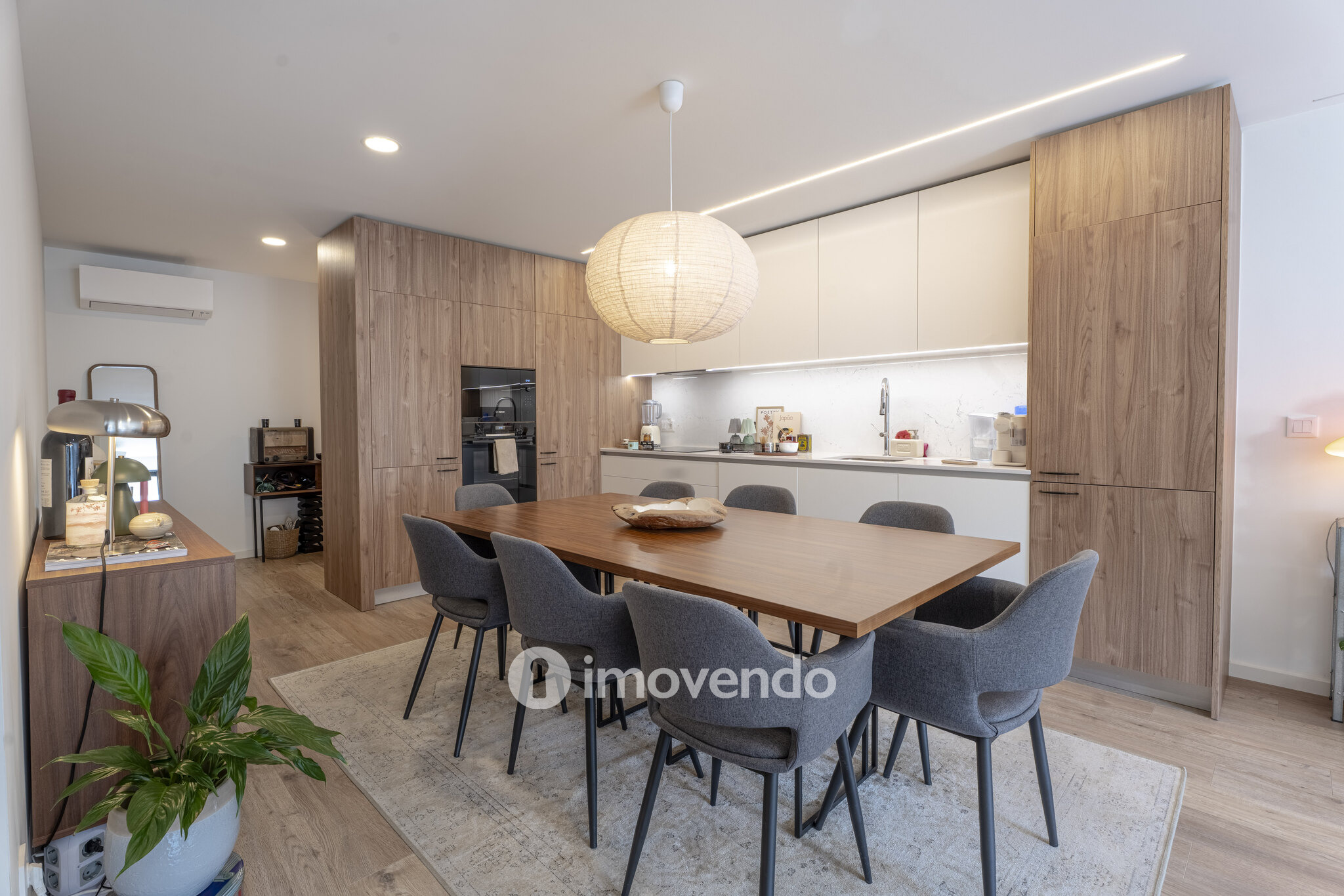 Apartamento T2 moderno, com estacionamento, em Vila Nova de Gaia