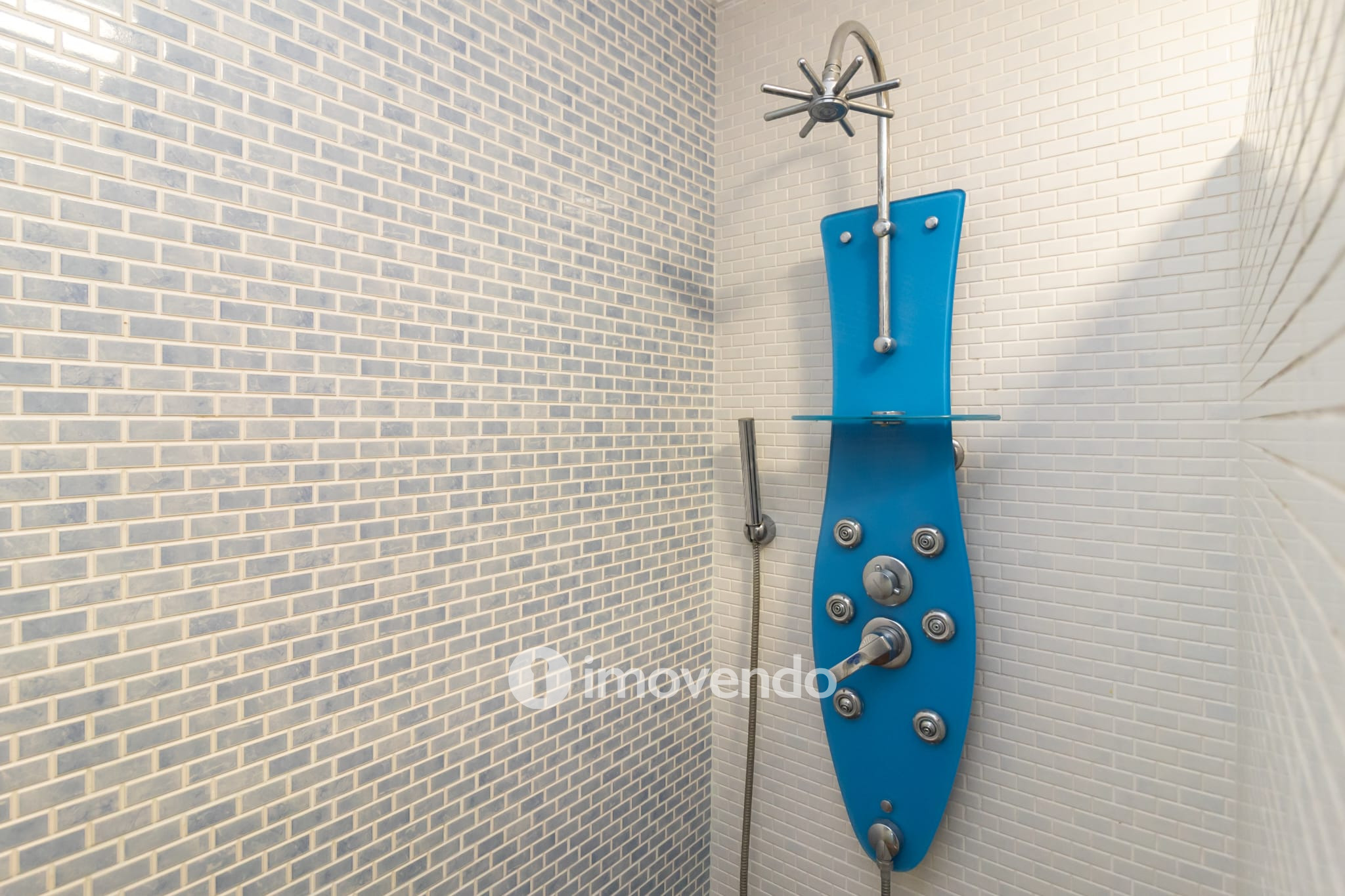 Moradia T5 cuidada, com piscina e jardim, em Setúbal