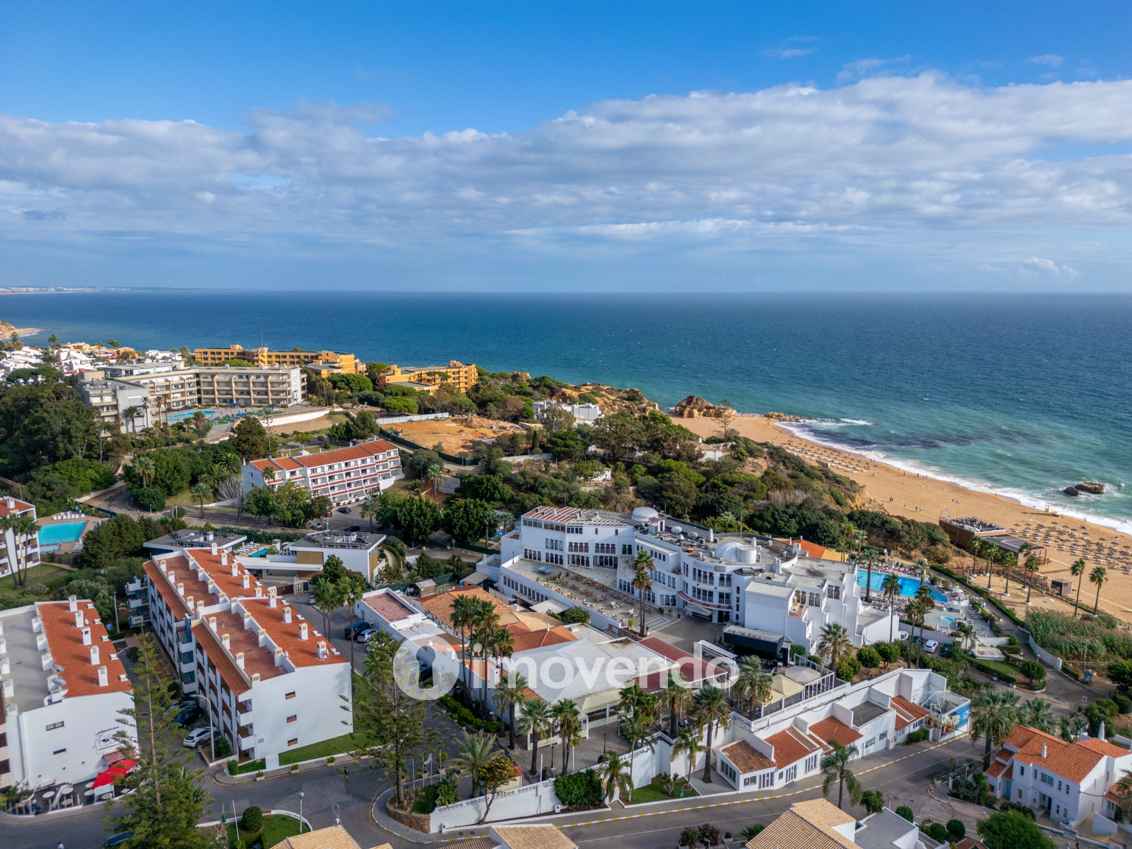 Apartamento T2, com cozinha equipada e vista mar, em Albufeira