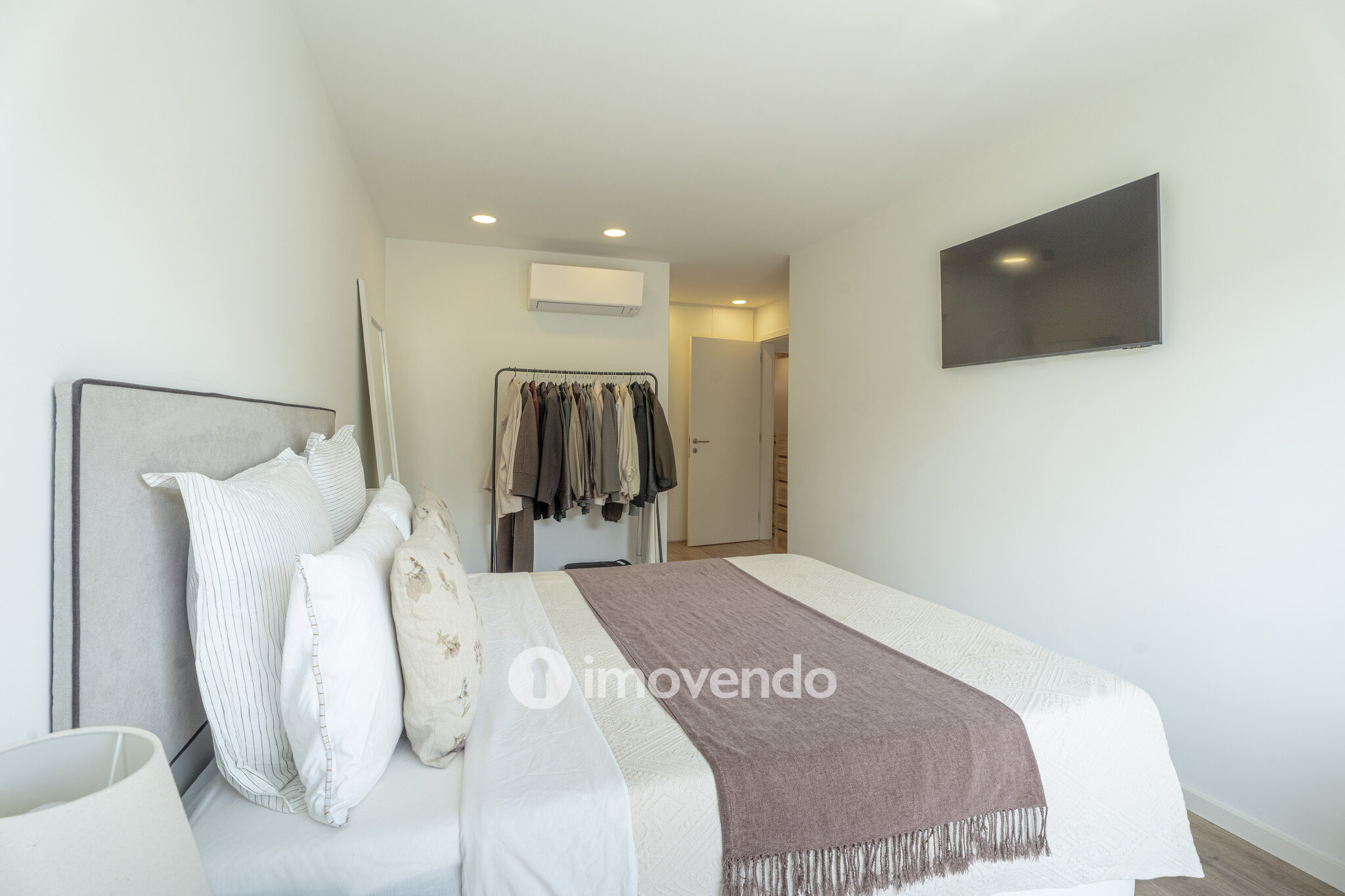 Apartamento T2 moderno, com estacionamento, em Vila Nova de Gaia