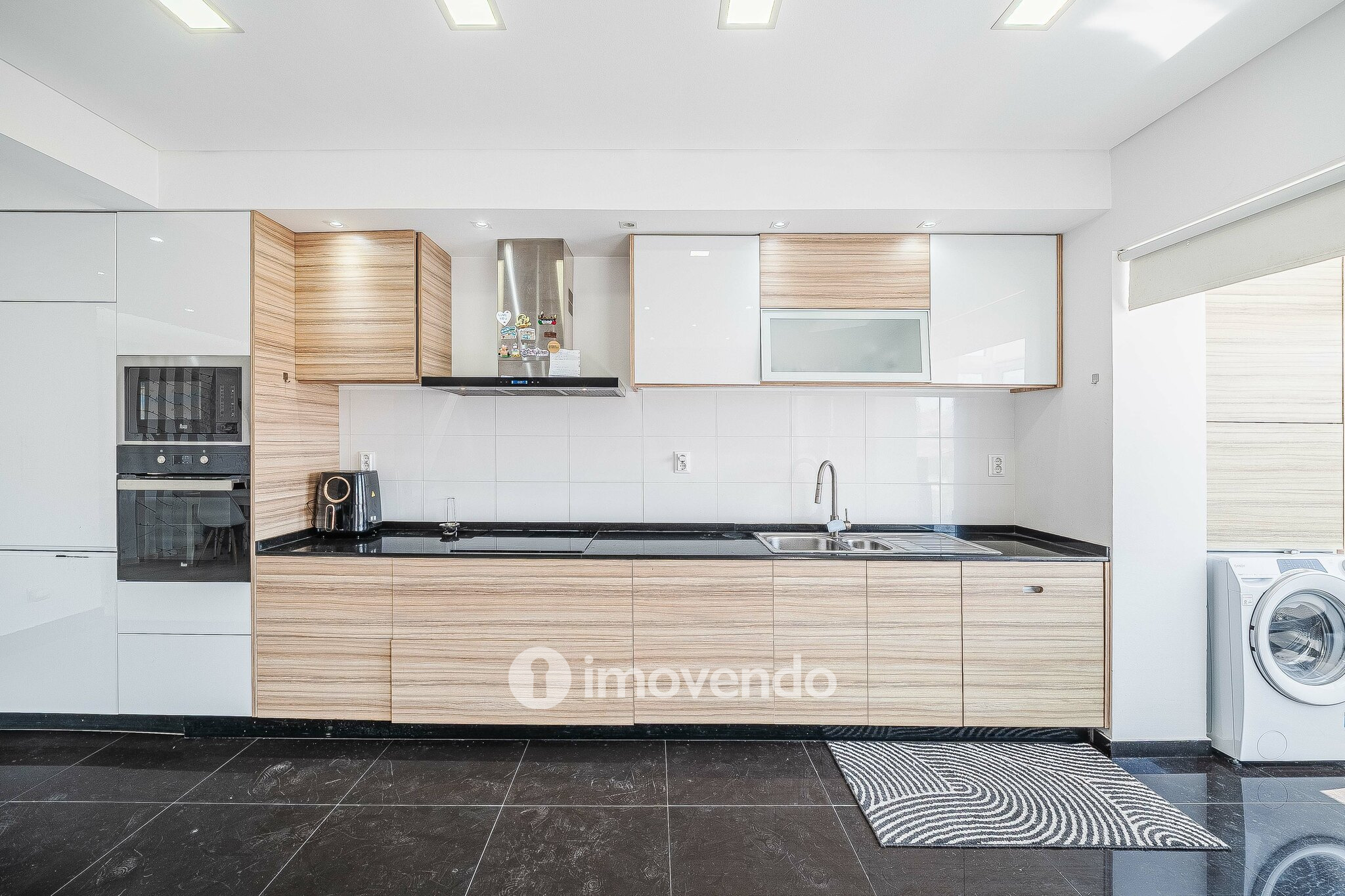 Apartamento T2 luminoso, totalmente remodelado, em Corroios