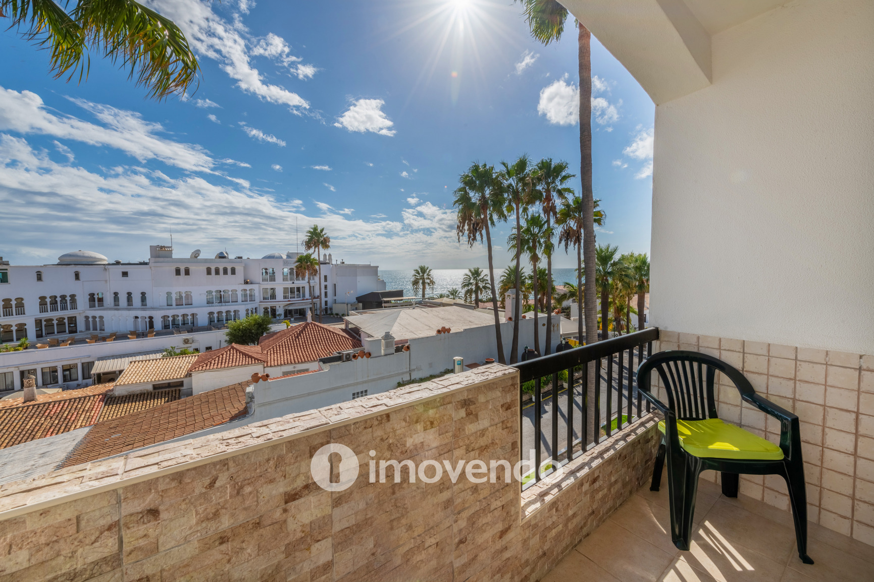 Apartamento T2, com cozinha equipada e vista mar, em Albufeira